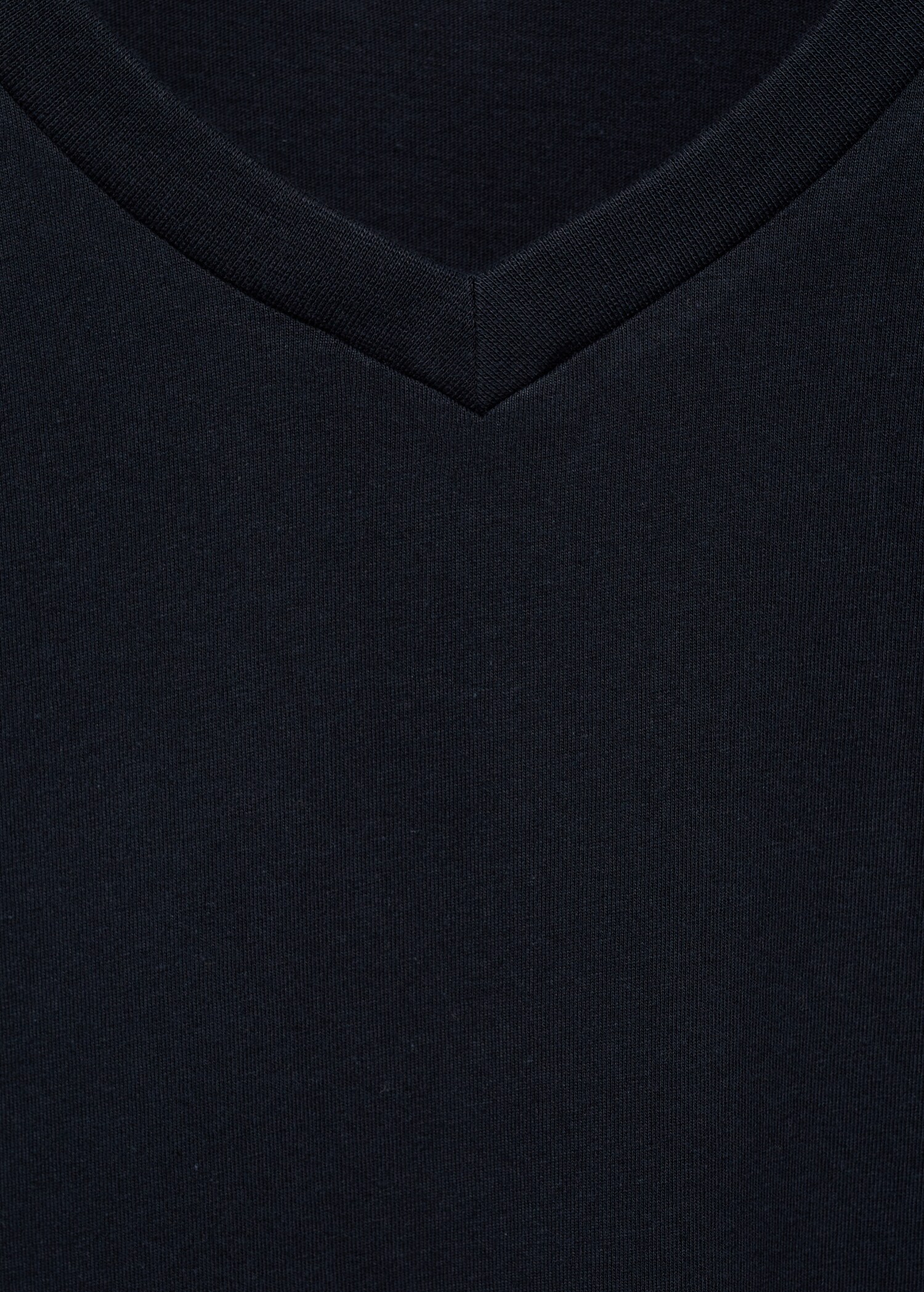 100% cotton slim-fit V-neck t-shirt - Details of the article 8