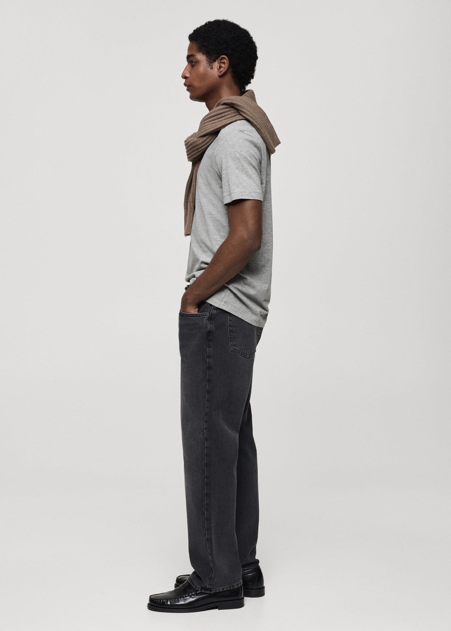 100% cotton slim-fit V-neck t-shirt - Medium plane