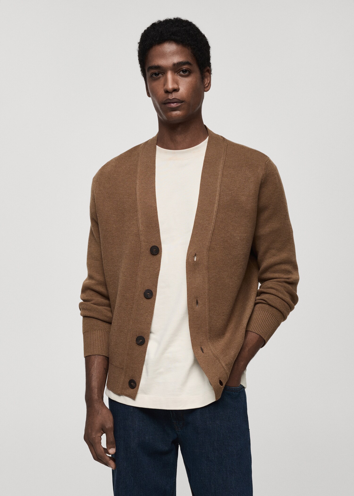 Knitted button cardigan - Medium plane