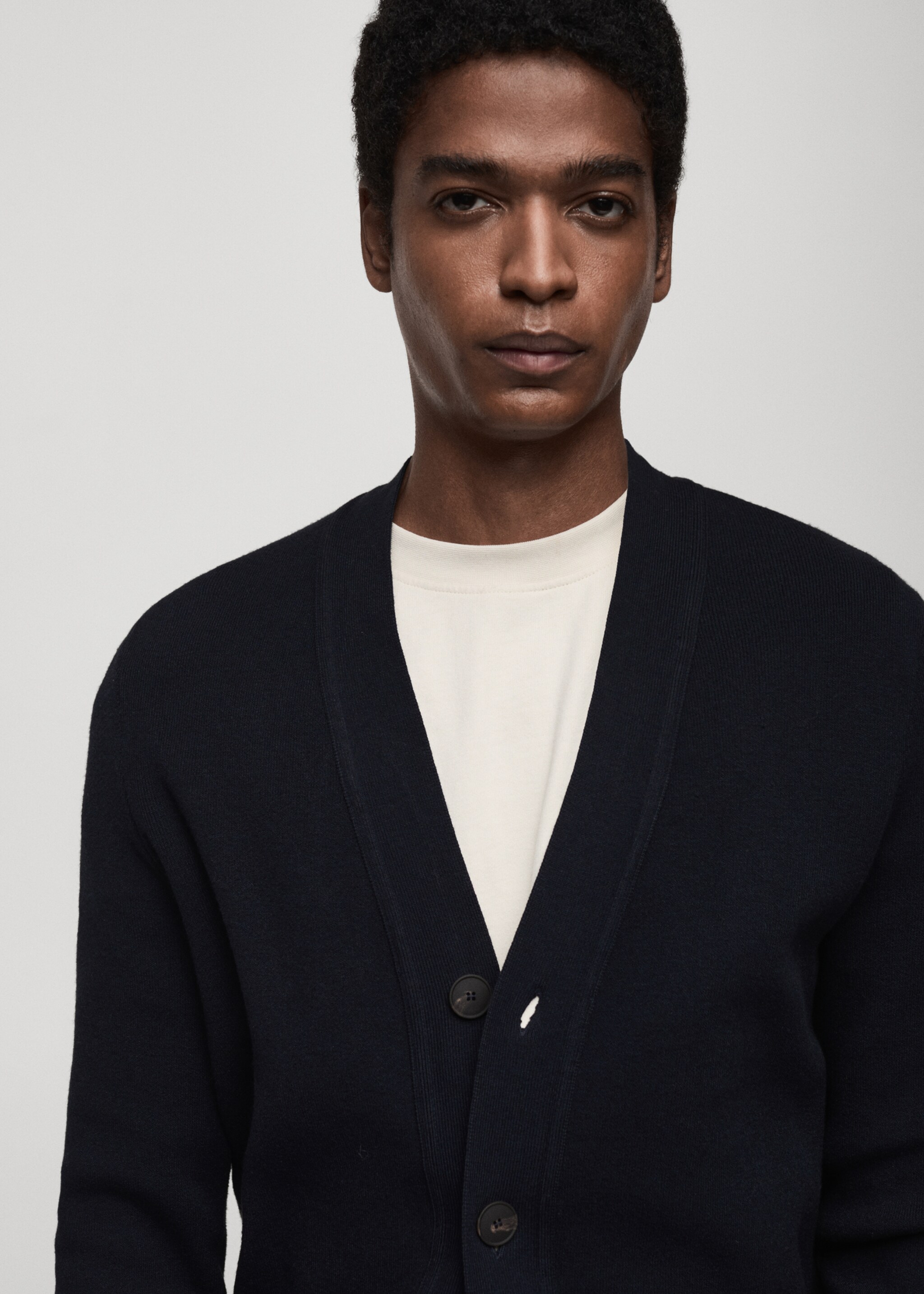 Knitted button cardigan - Details of the article 1, Dark Navy. Ref: 87030600-00.