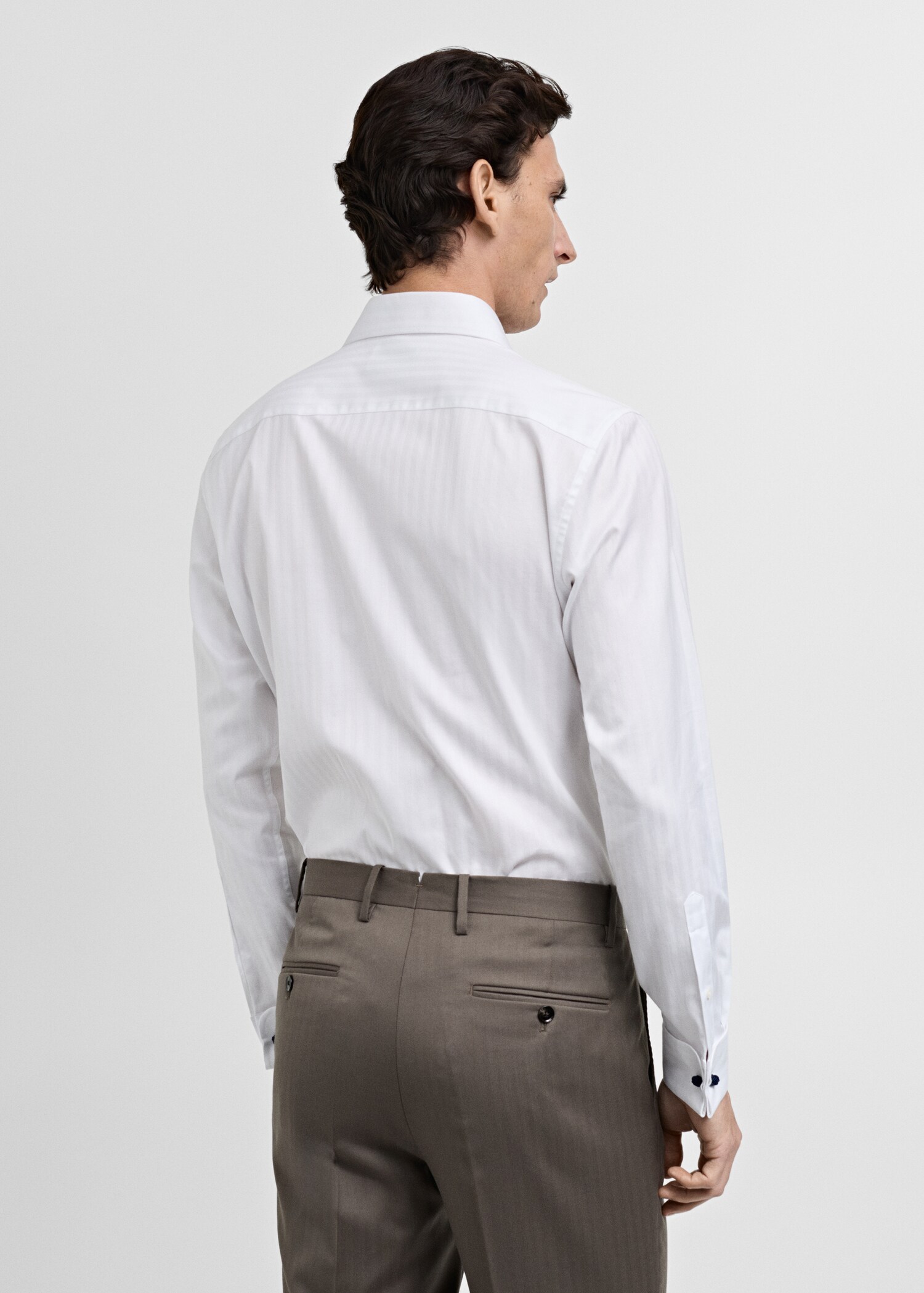 100% cotton slim-fit suit shirt - Reverse of the article