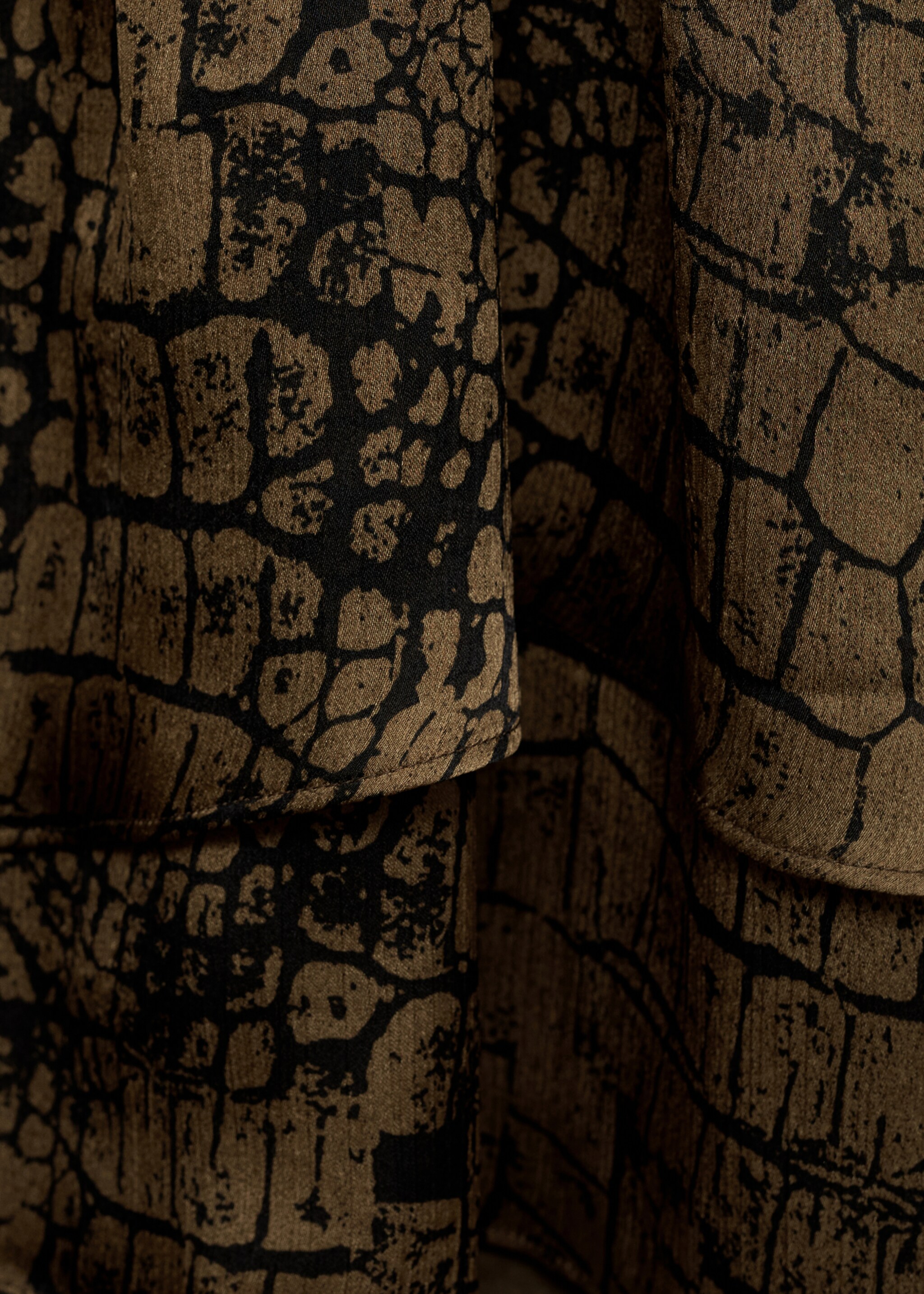 Vestido com folhos e estampado animal - Pormenor do artigo 0, Castanho. Ref: 87030621-00.