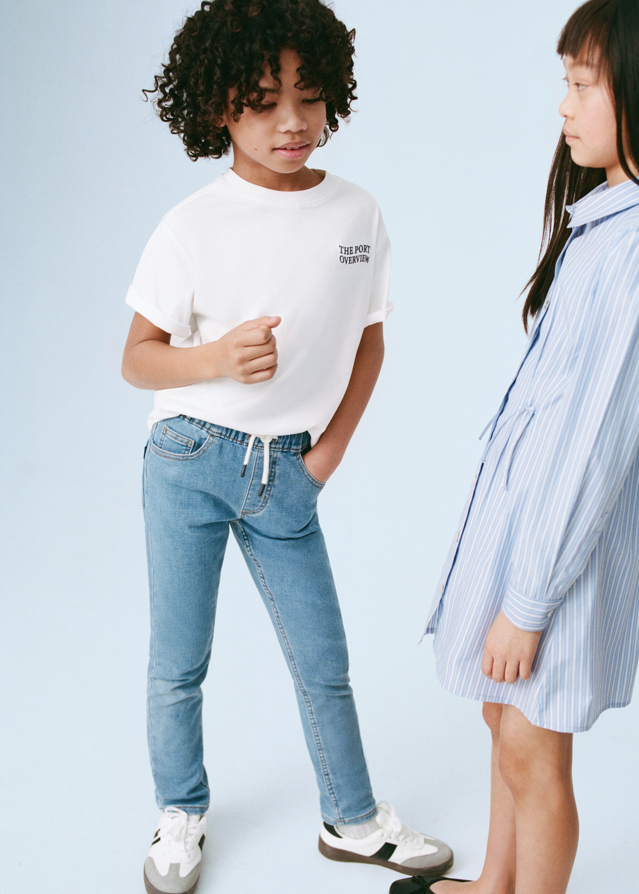 Jeans mit Tunnelzug - Detail des Artikels 5, Mittelblau. Ref: 87030622-00.