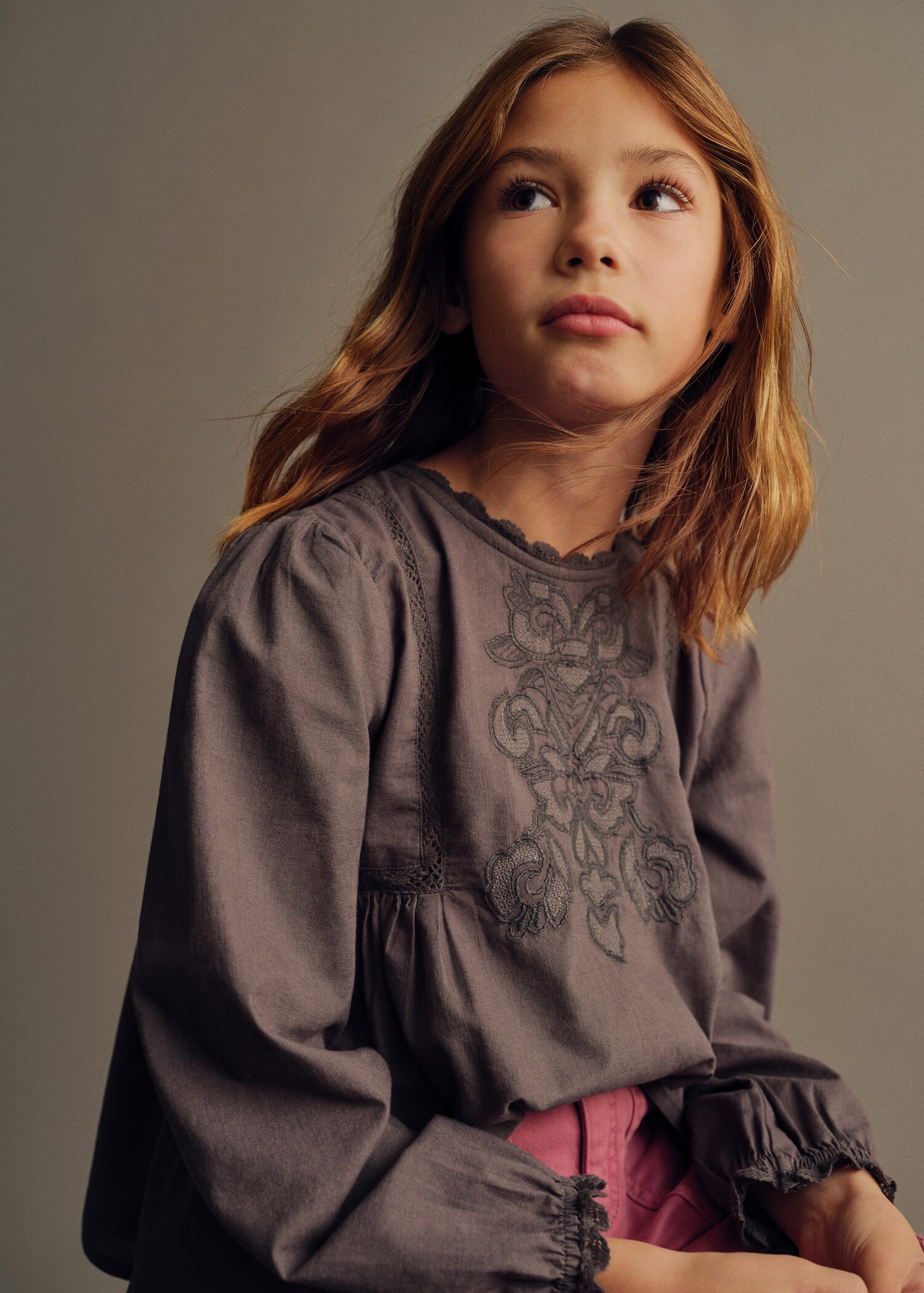 Blouse détails brodés - Plan moyen