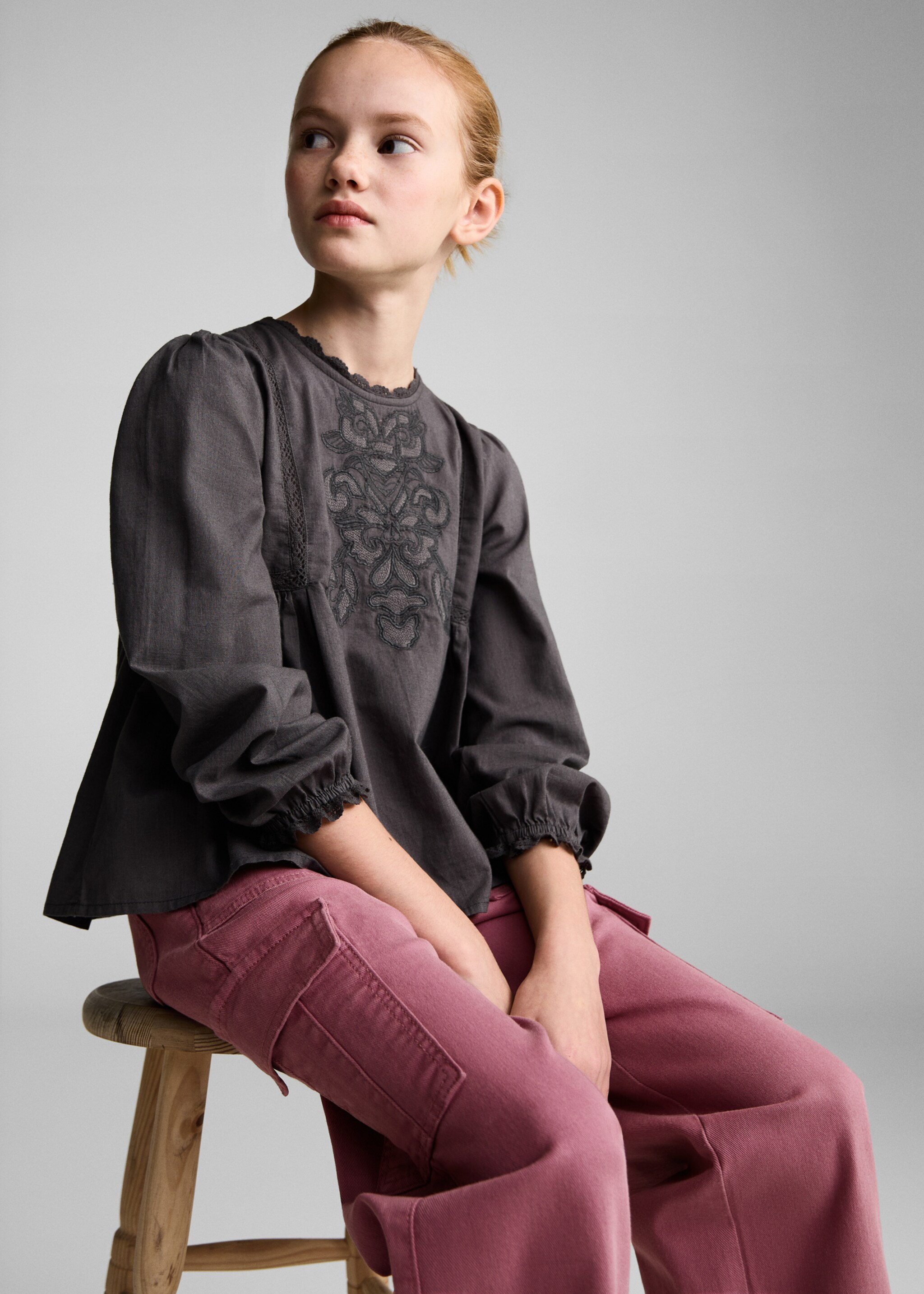 Džíny cargo - Detail zboží 2, Granátová. Ref: 87030624-00.