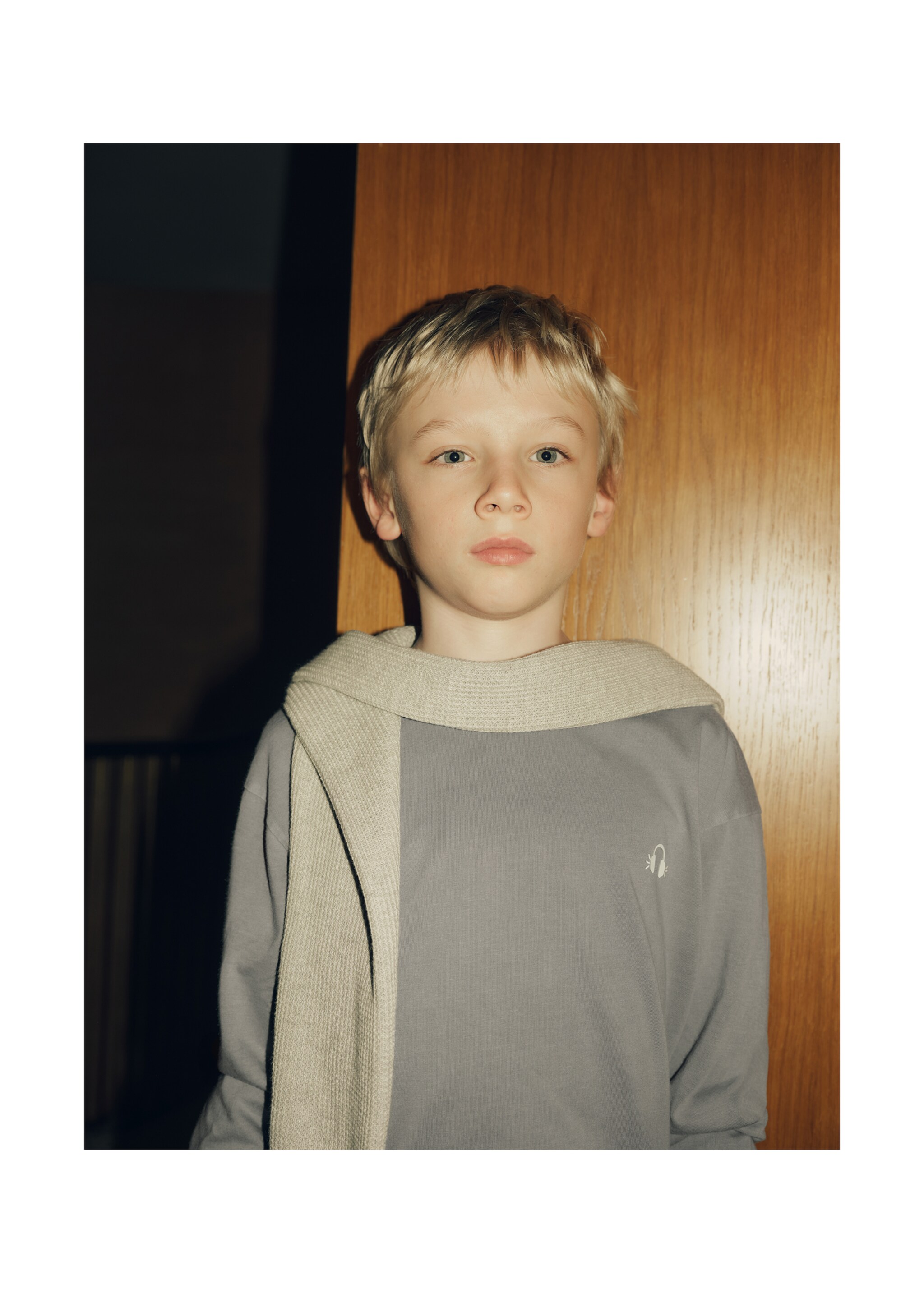 Washed-effect cotton t-shirt - Details of the article 5, Charcoal. Ref: 87030643-00.