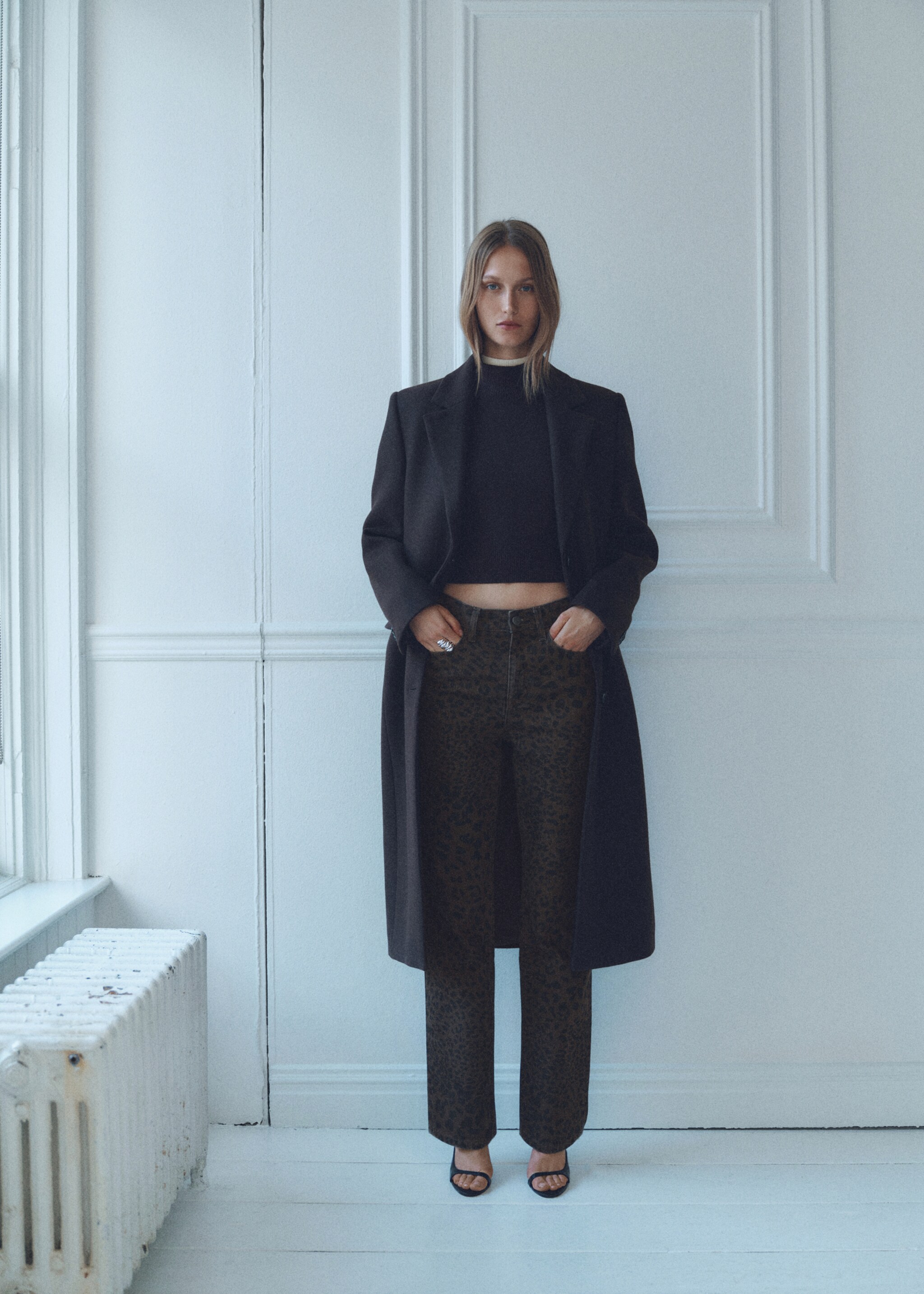 Jean droit léopard - Détail de l'article 2, Chocolat. Ref: 87030655-00.