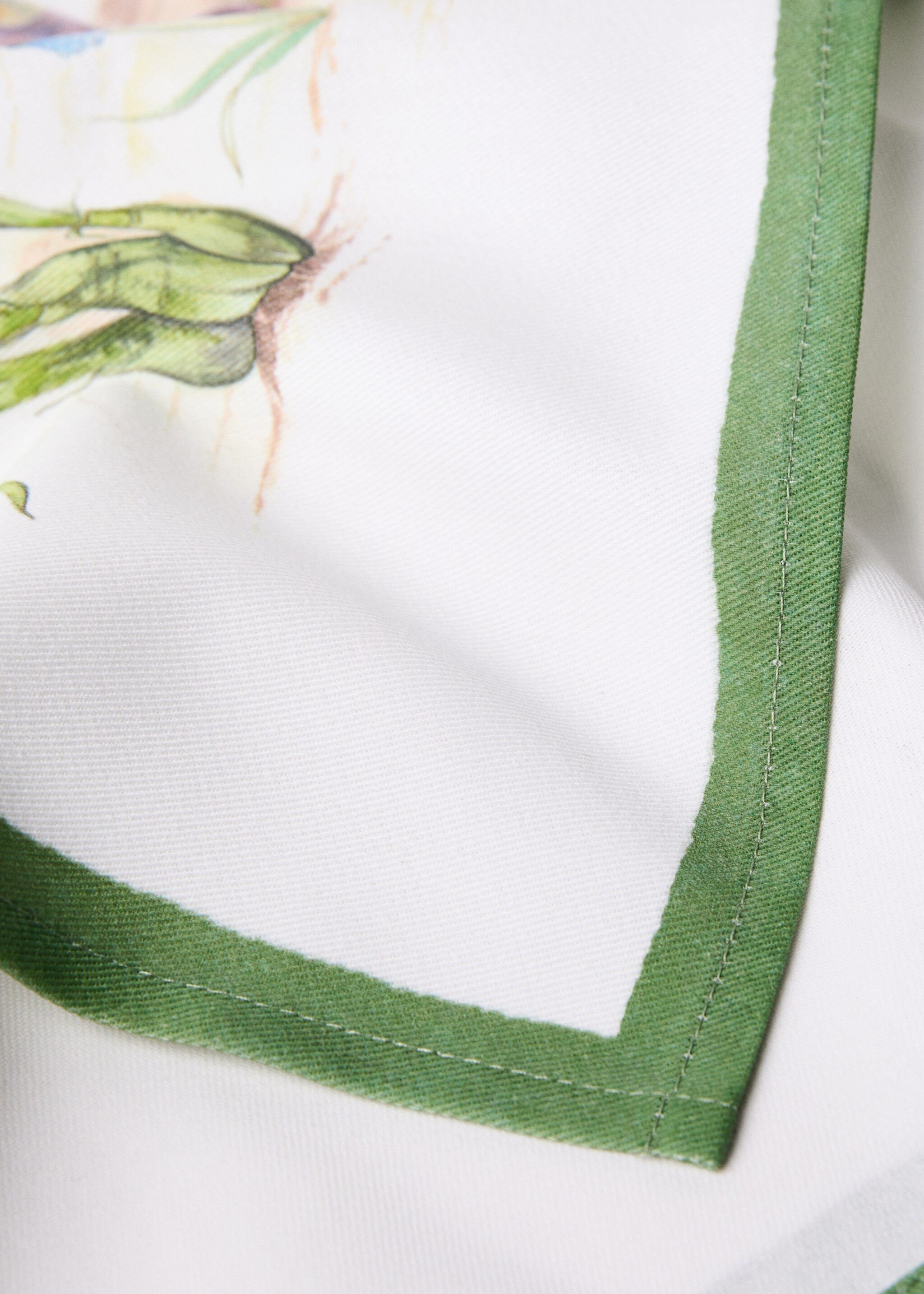 Floral-print cotton kitchen towel - Details of the article 2, Lilac. Ref: 87030657-00.