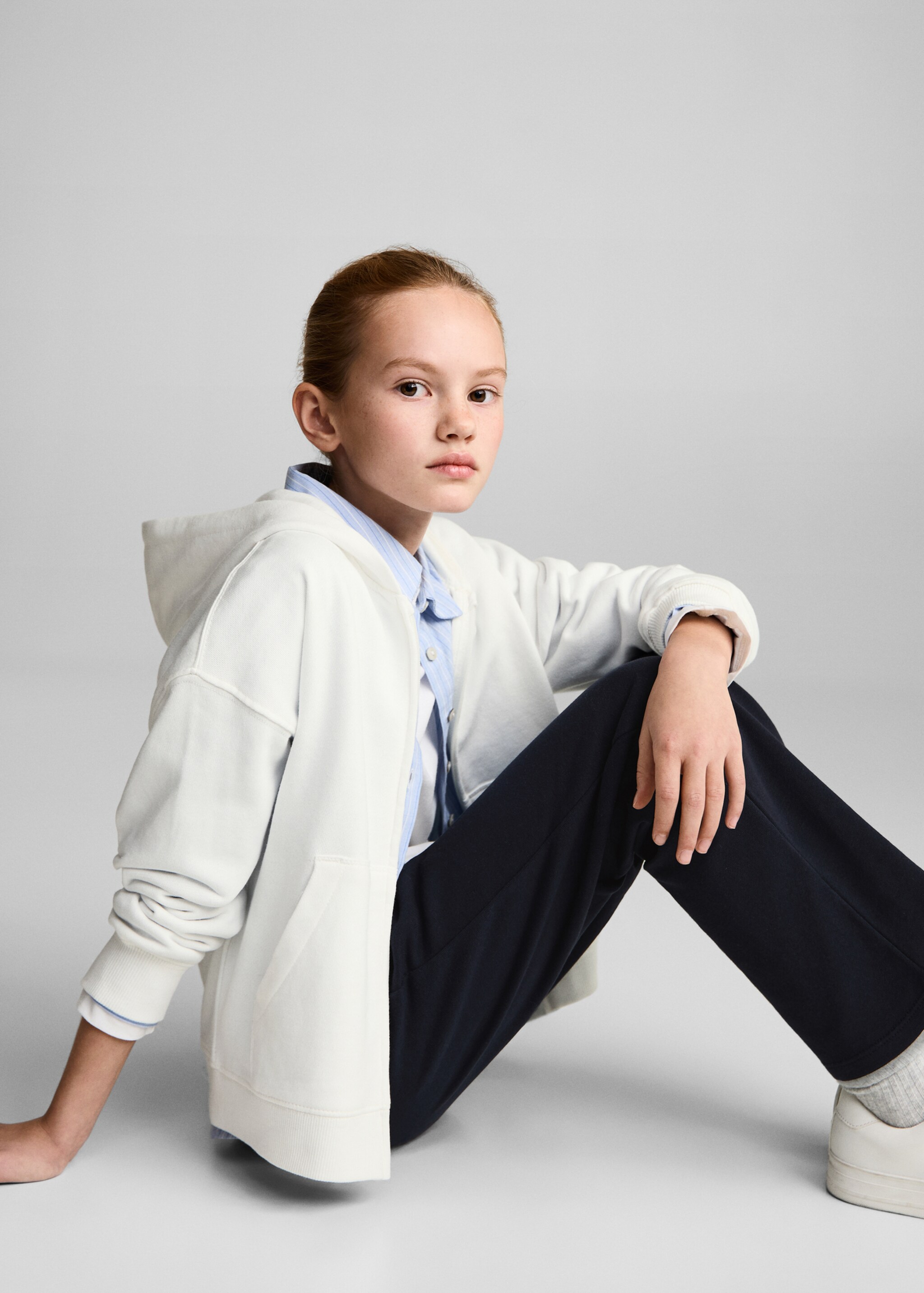 Cotton jogger-style trousers - Details of the article 2, Dark Navy. Ref: 87031046-00.