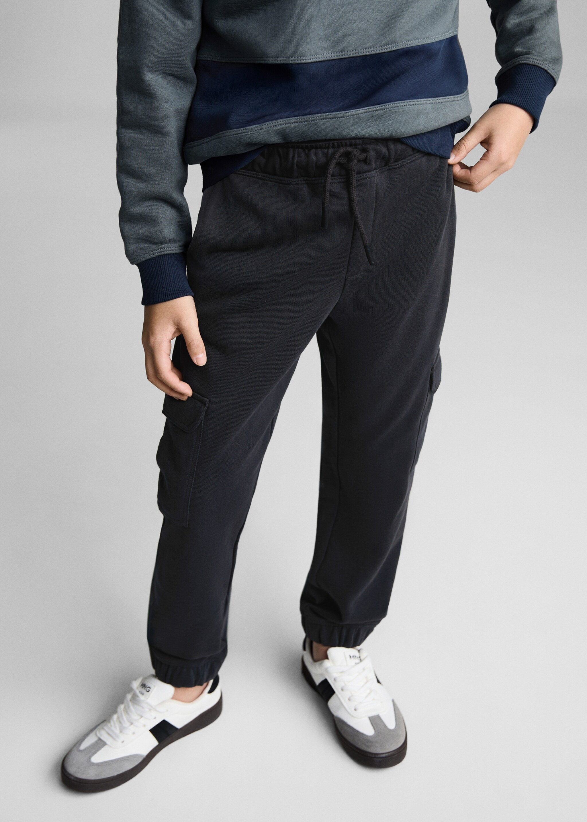 Joggerpants im Cargo-Stil - Mittlere Ansicht, Anthrazit. Ref: 87031049-00.