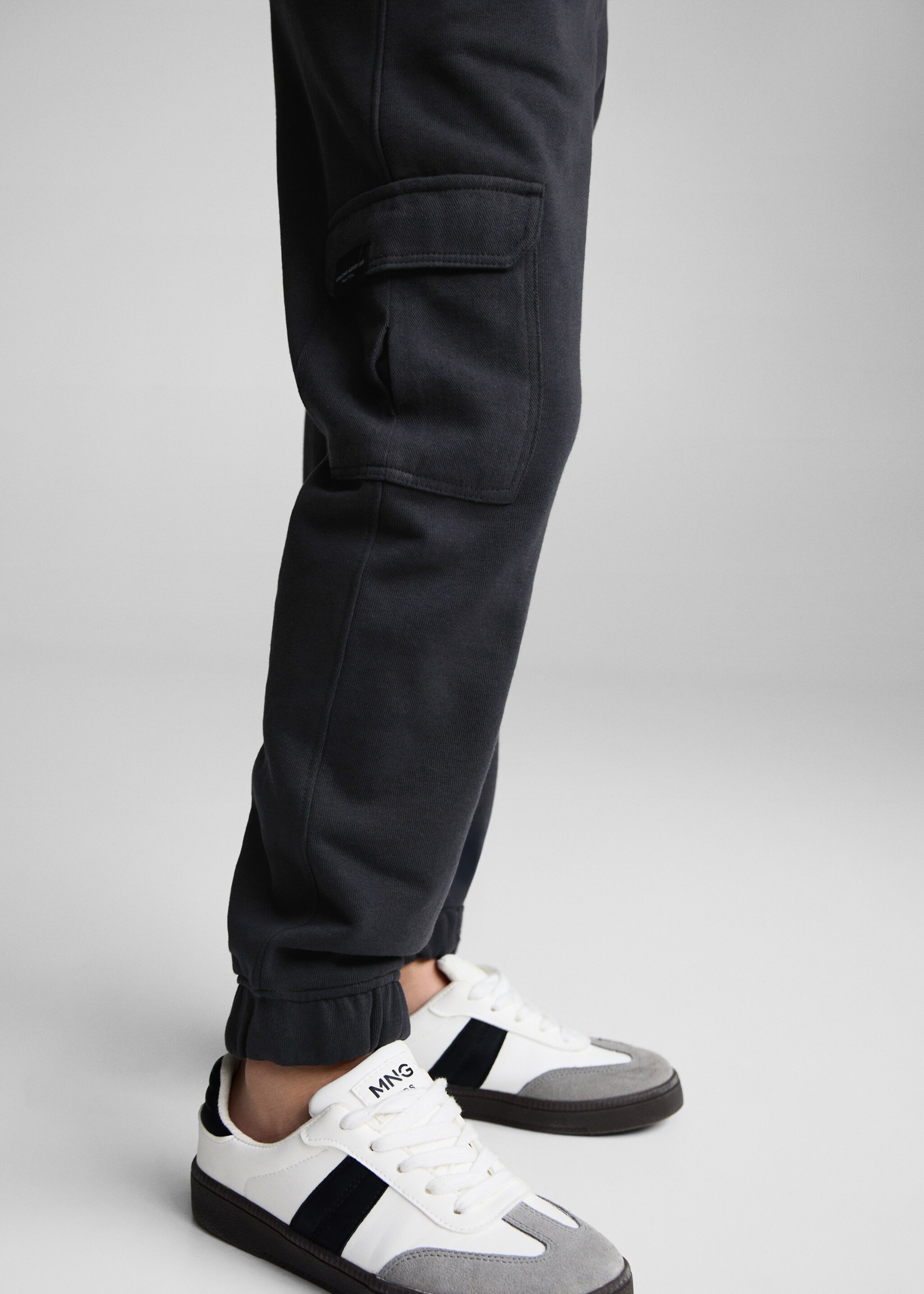Joggerpants im Cargo-Stil - Detail des Artikels 6, Anthrazit. Ref: 87031049-00.