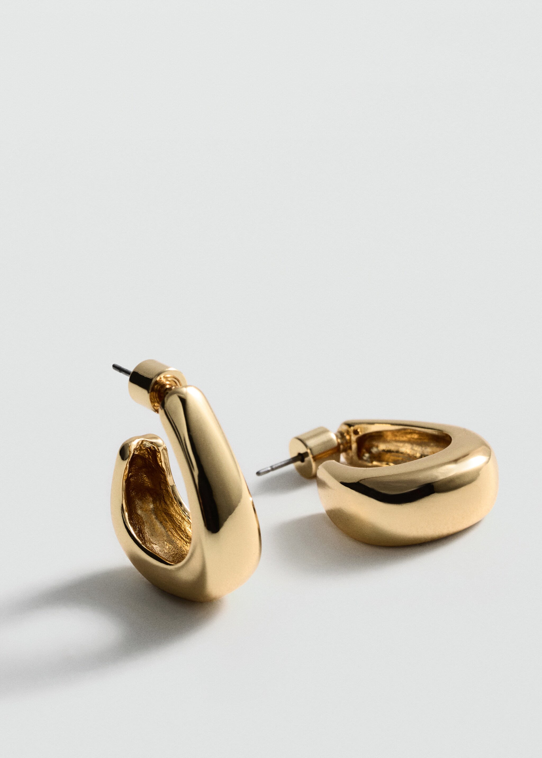 Twisted hoop earrings - Medium plane, Gold. Ref: 87031060-00.