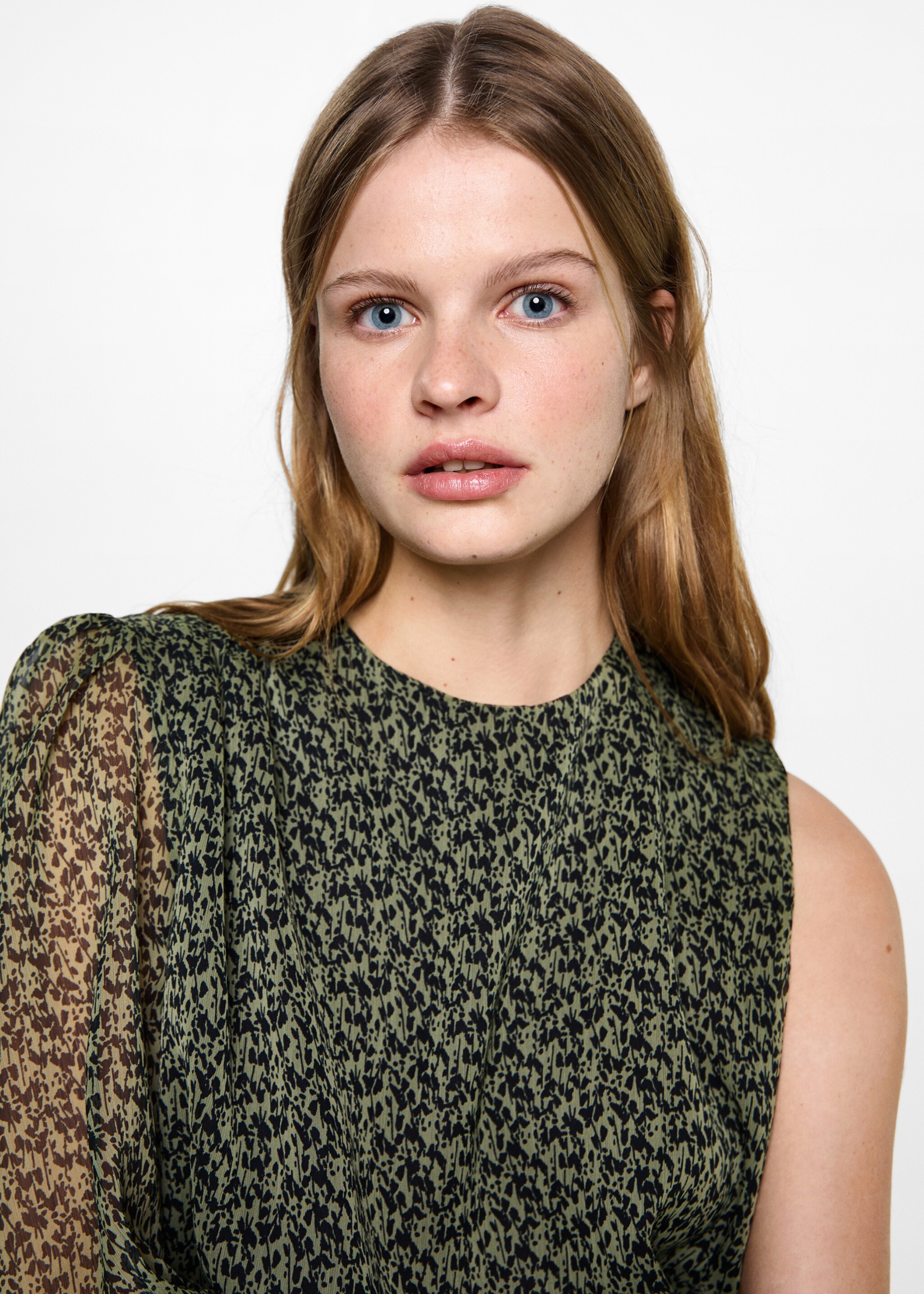 Asymmetrical blouse - Details of the article 1, Black. Ref: 87031515-00.