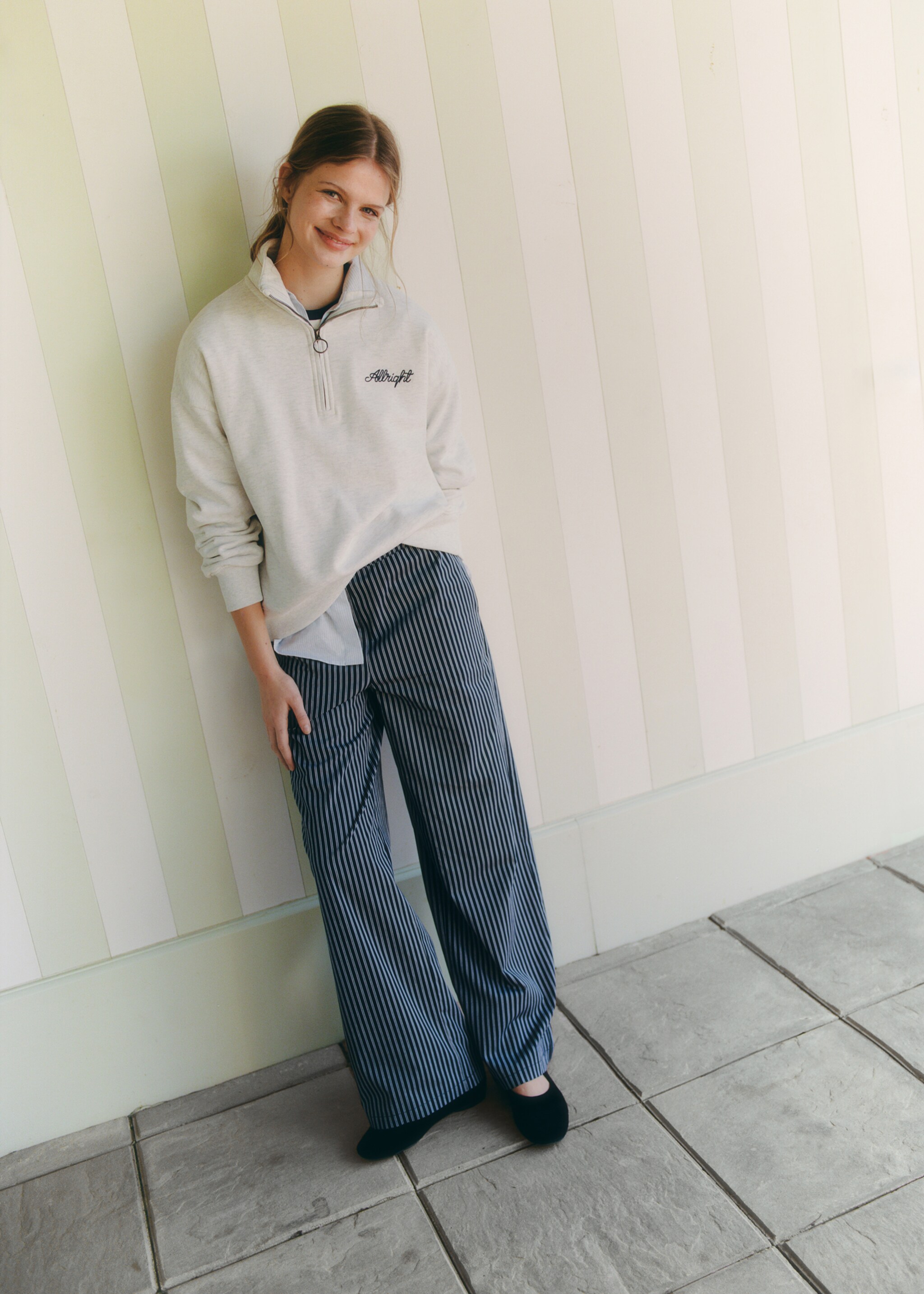 Pantalón fluido rayas - Detalle del artículo 5, Azul marino oscuro. Ref: 87032541-00.