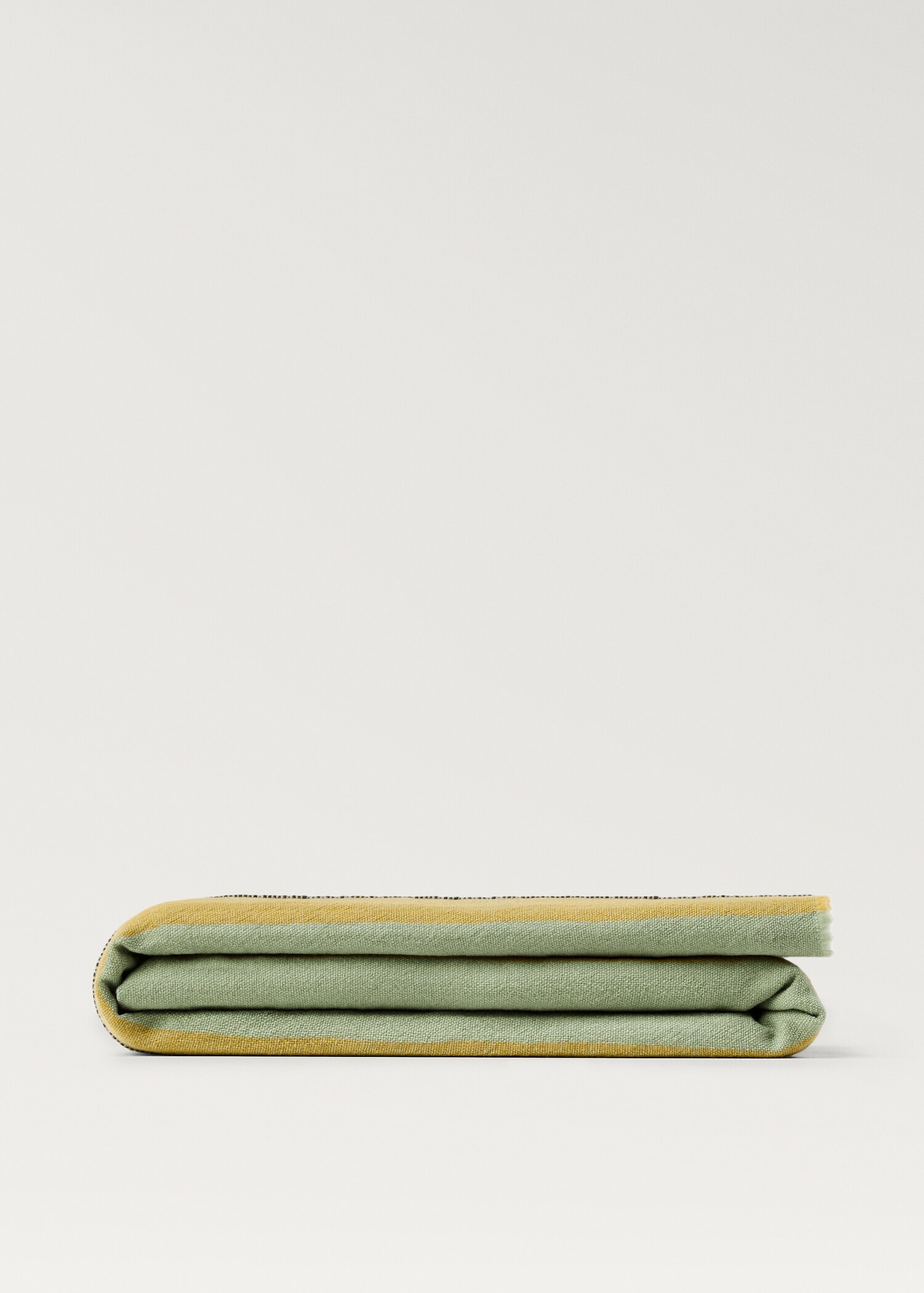 Kontrastrandig filt i 100% ull - Artikel utan modell