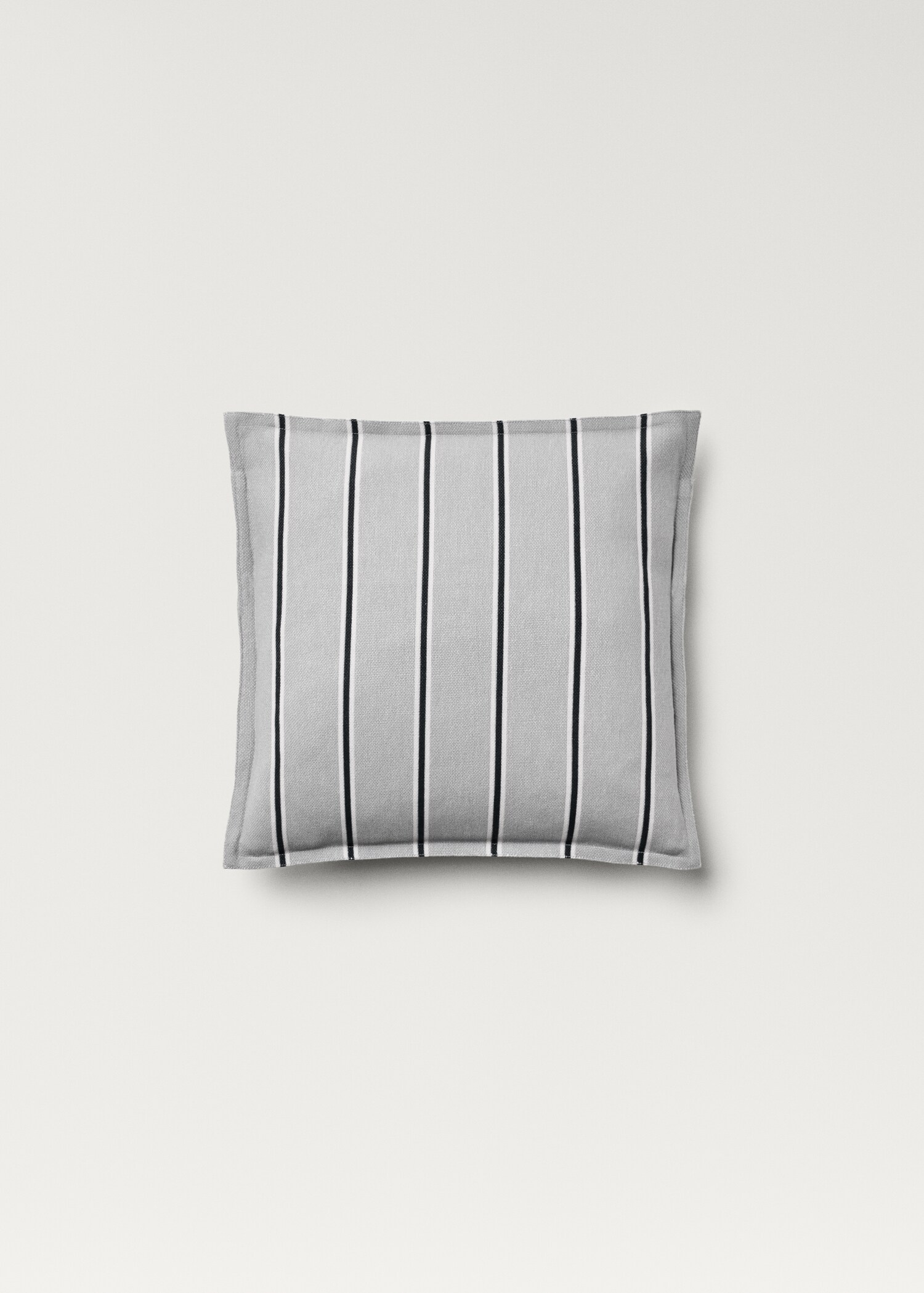 Fine-striped cushion cover with backstitch 45x45 cm - Article without model