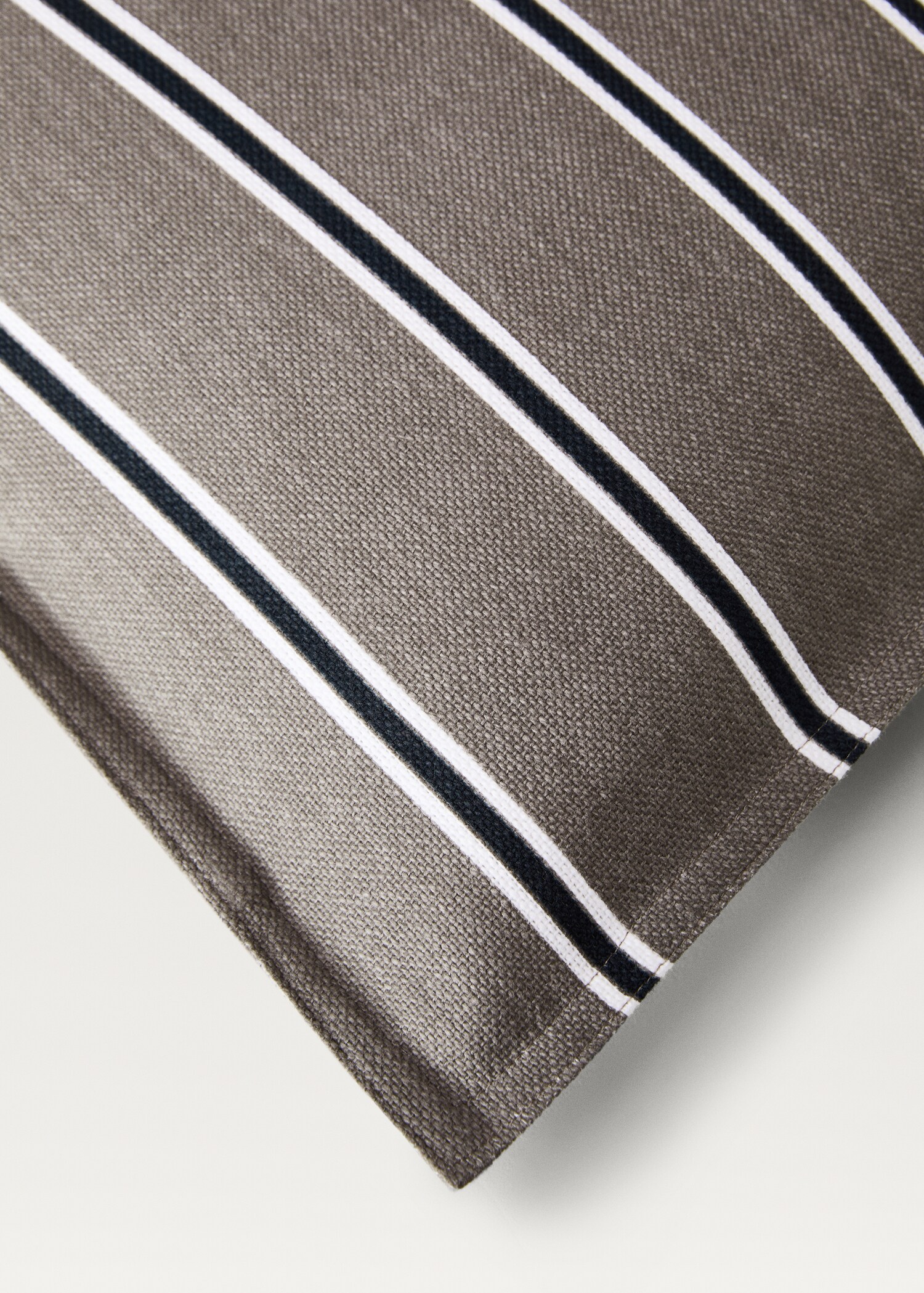 Fine-striped cushion cover with backstitch 45x45 cm - Details of the article 3