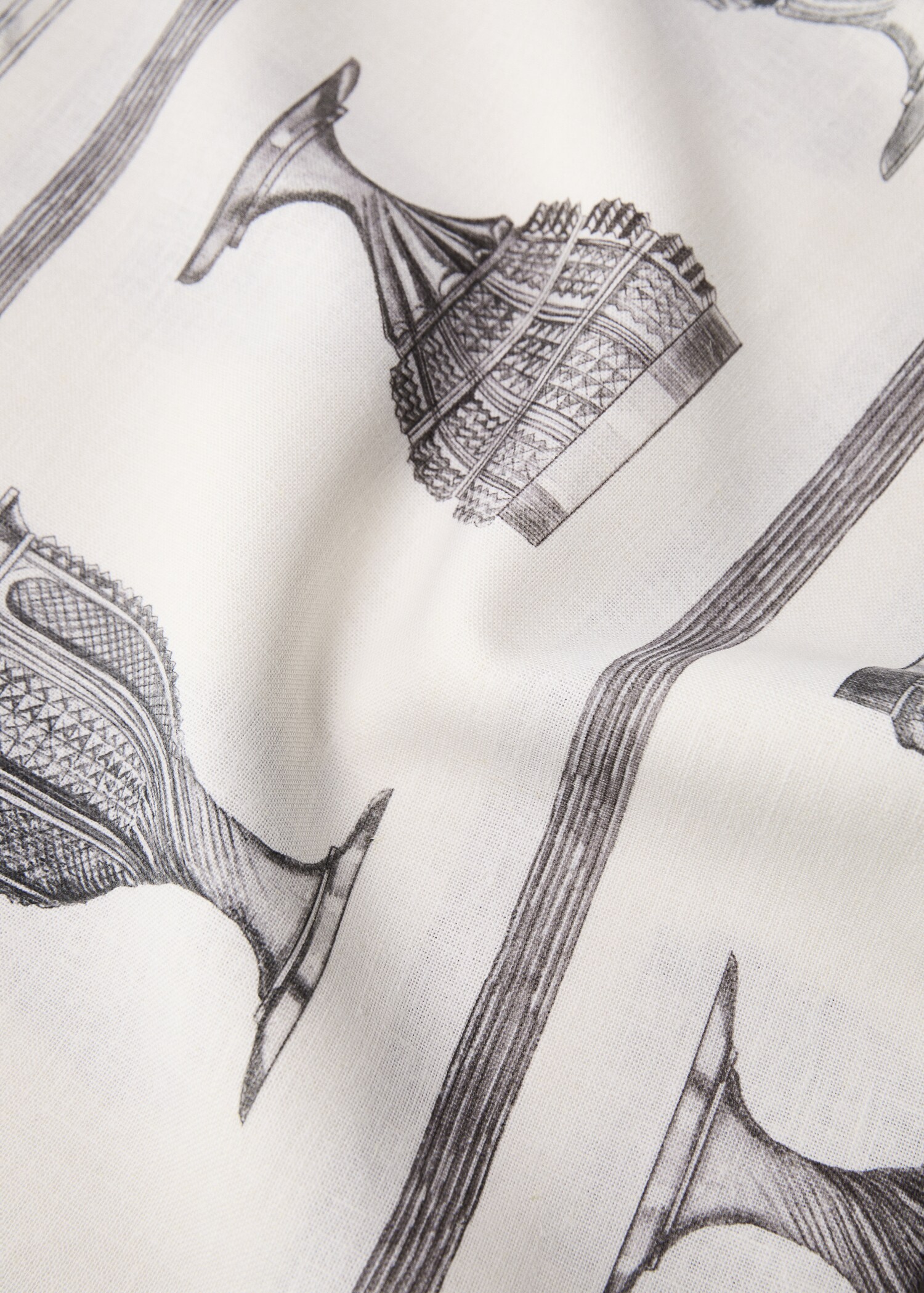 Linen-cotton tablecloth with glasses print for 8 to 10 diners - Details of the article 1