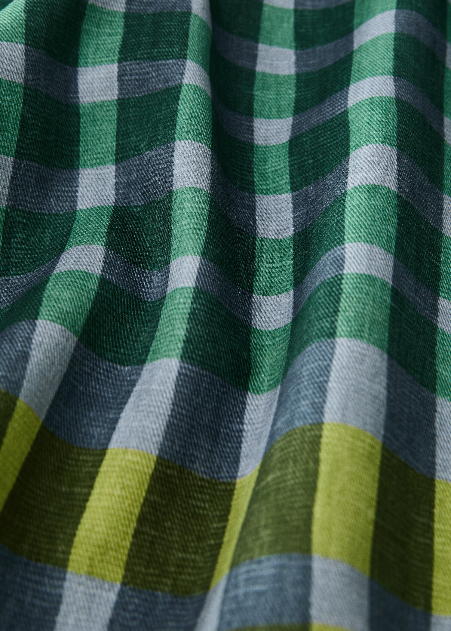 Multi-coloured printed cotton tablecloth for 6 to 8 diners - Details of the article 2