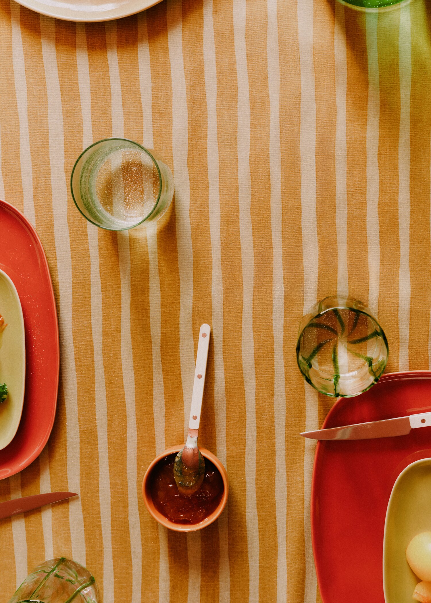 Multi-coloured printed cotton tablecloth for 6 to 8 diners - Details of the article 6