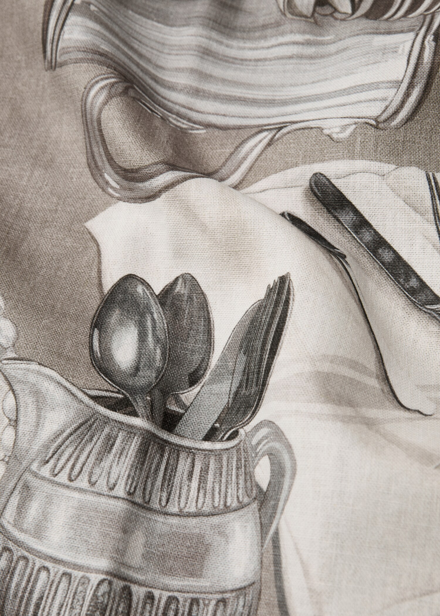Cotton-linen tableware-print tablecloth for 8 to 10 diners - Details of the article 2