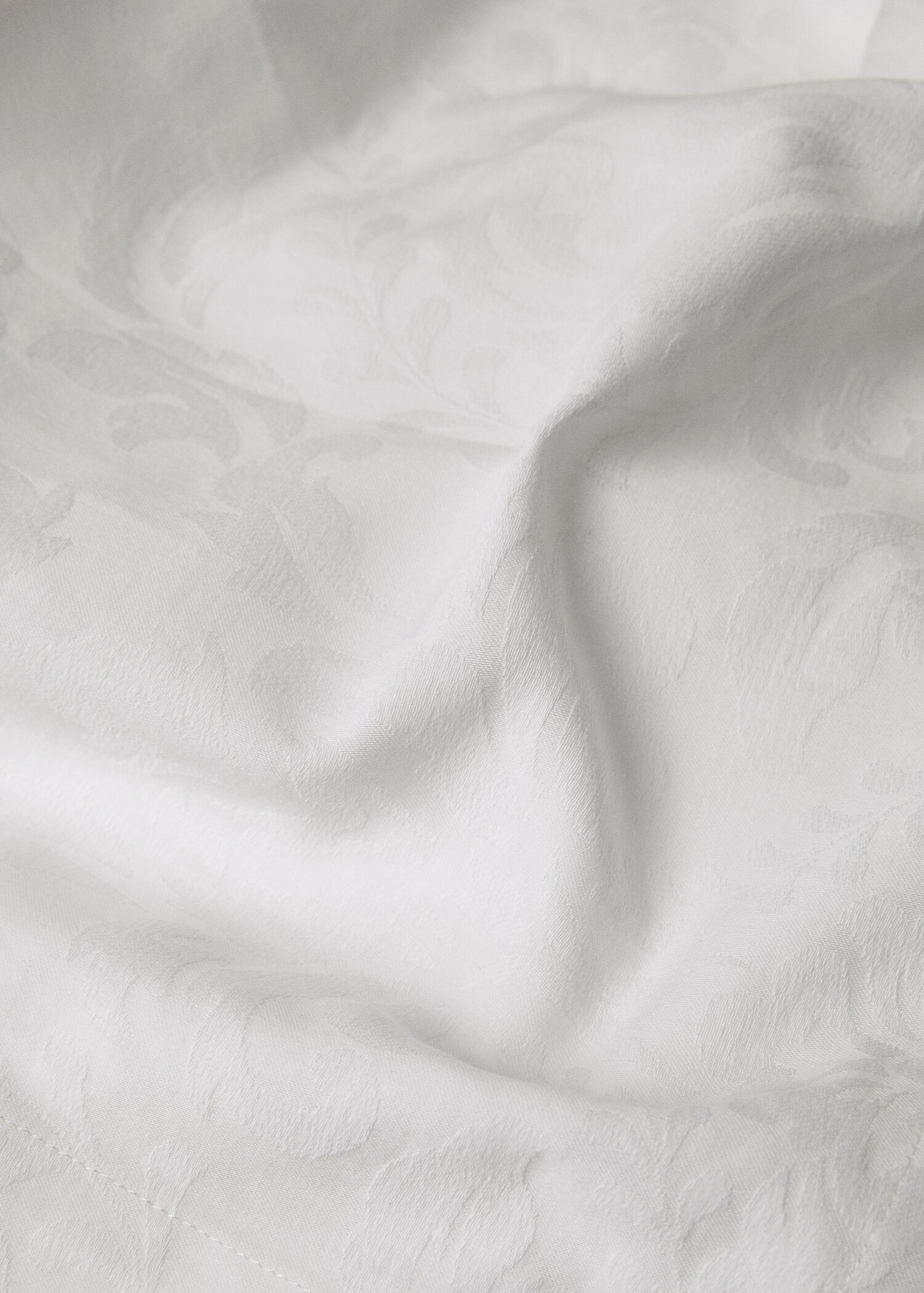 Round cotton jacquard floral tablecloth for 4 to 6 diners - Details of the article 2