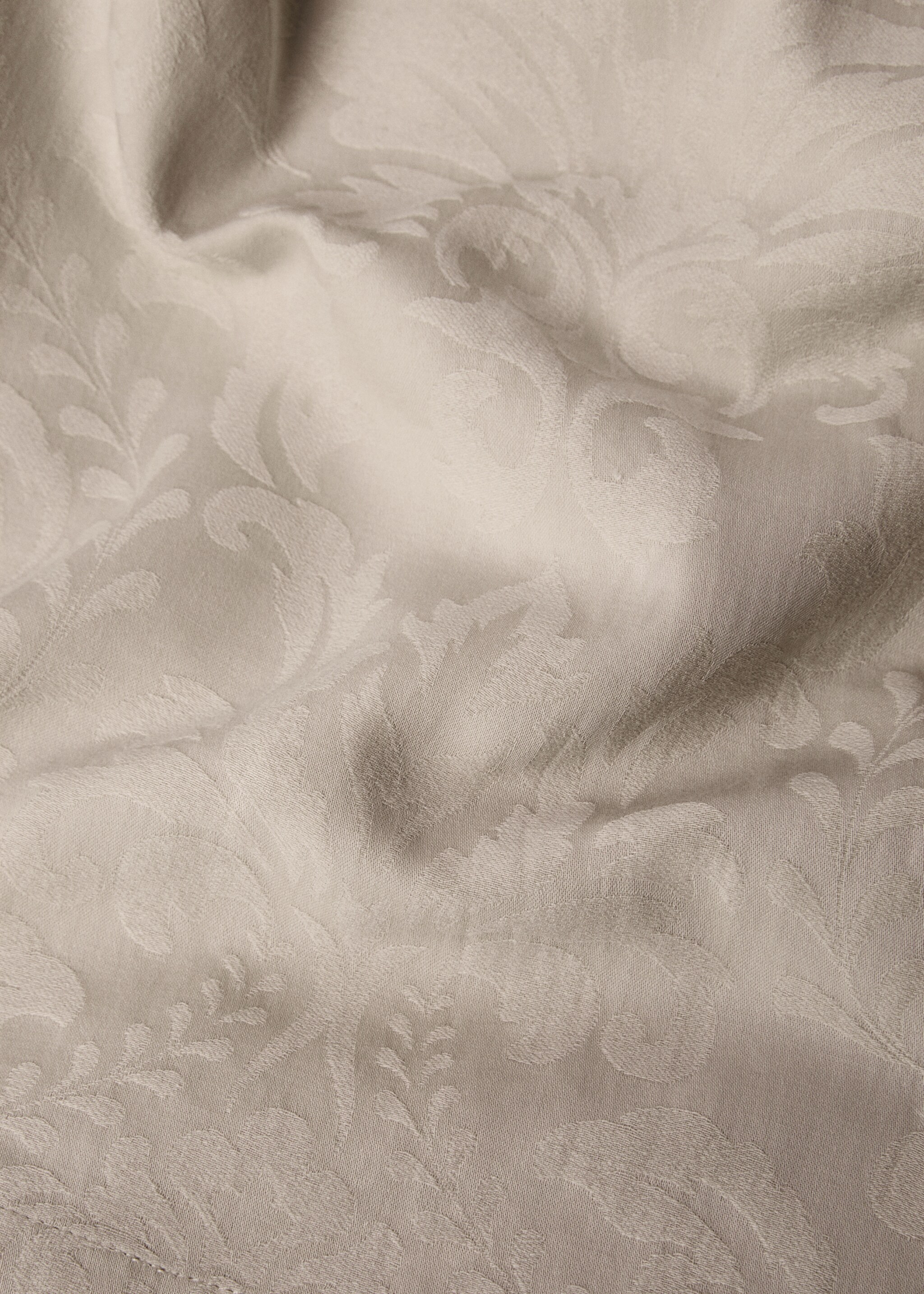 Floral jacquard cotton tablecloth for 6 to 8 guests - Details of the article 2, Beige. Ref: 87032960-00.