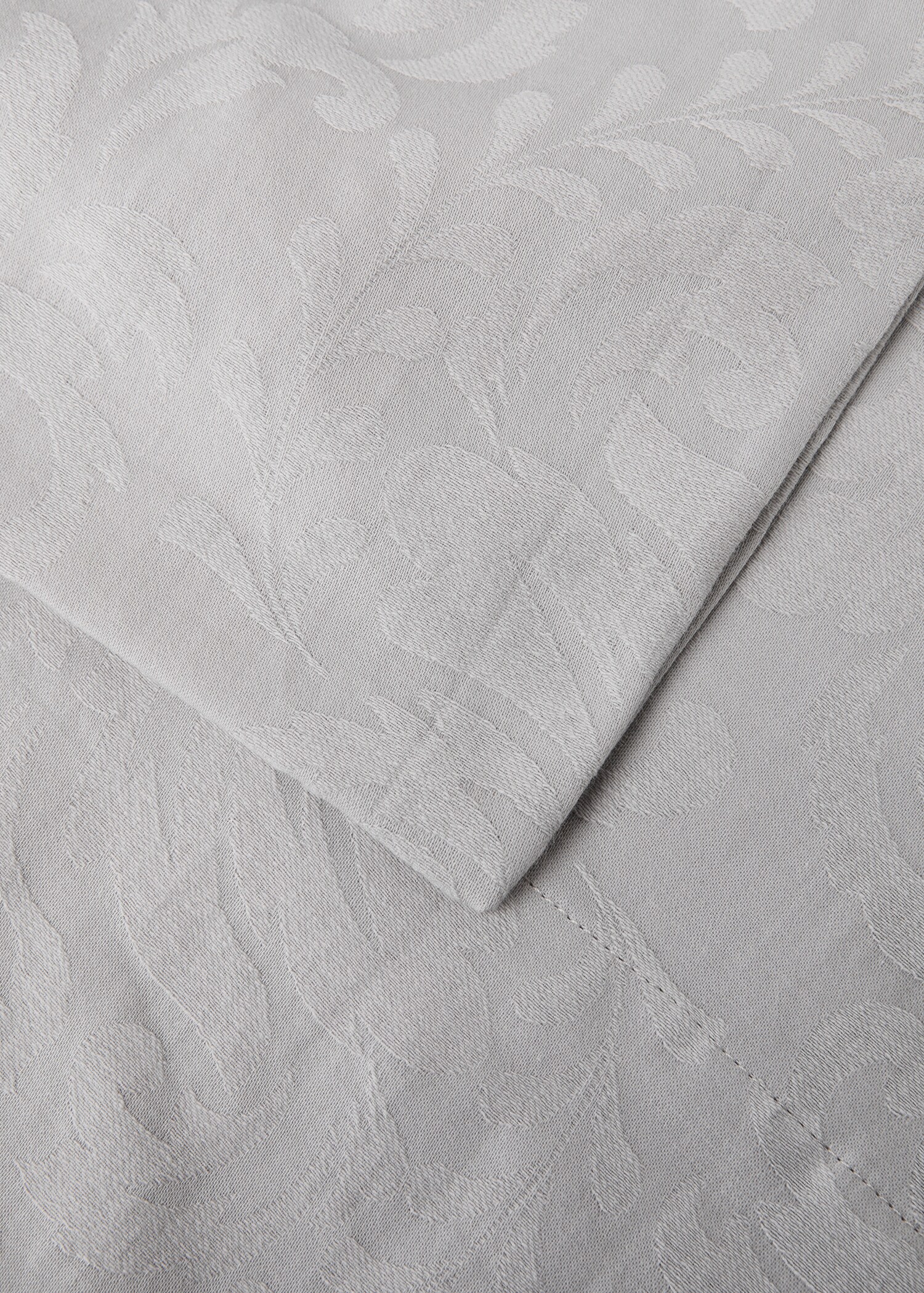 Floral jacquard cotton tablecloth for 6 to 8 guests - Details of the article 1