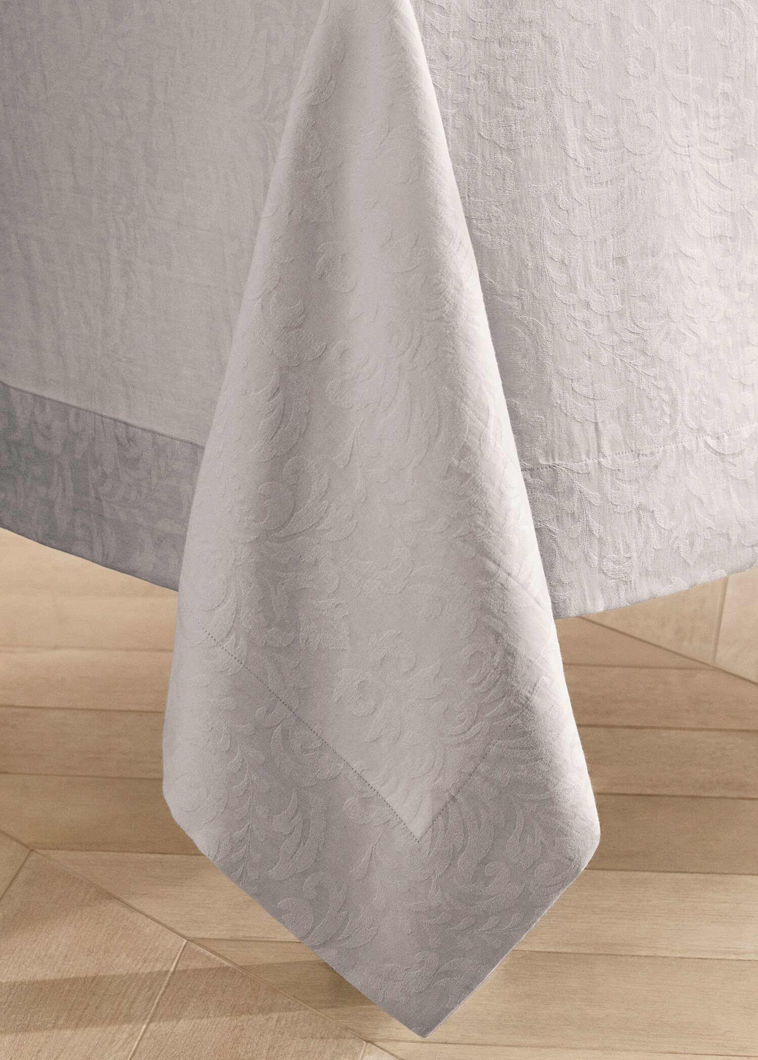 Floral jacquard cotton tablecloth for 6 to 8 guests - Details of the article 8