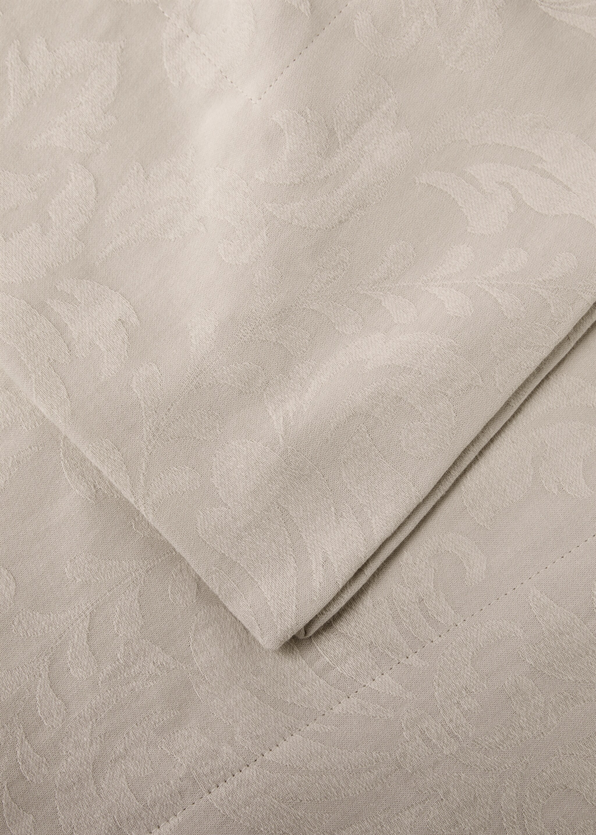 Floral jacquard cotton tablecloth for 8 to 10 diners - Details of the article 1, Beige. Ref: 87032961-00.