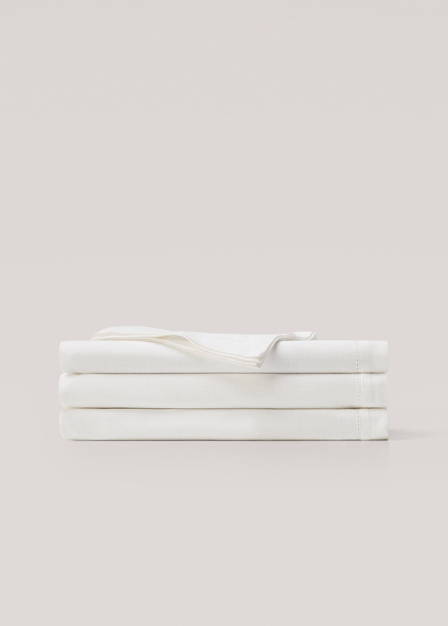 Cotton vanilla tablecloth for 2 to 4 diners - Article without model