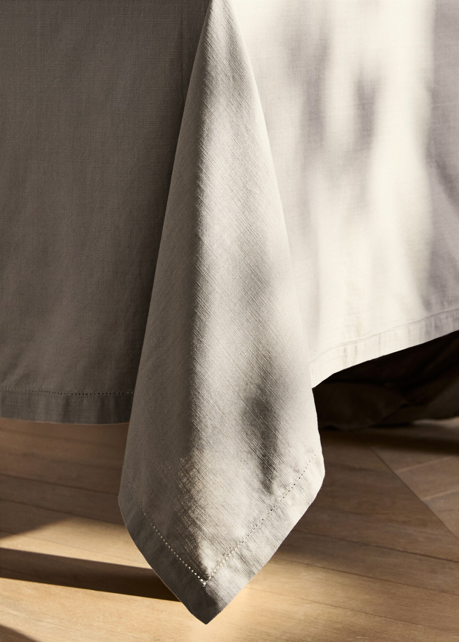 Cotton vanilla tablecloth for 2 to 4 diners - Details of the article 8