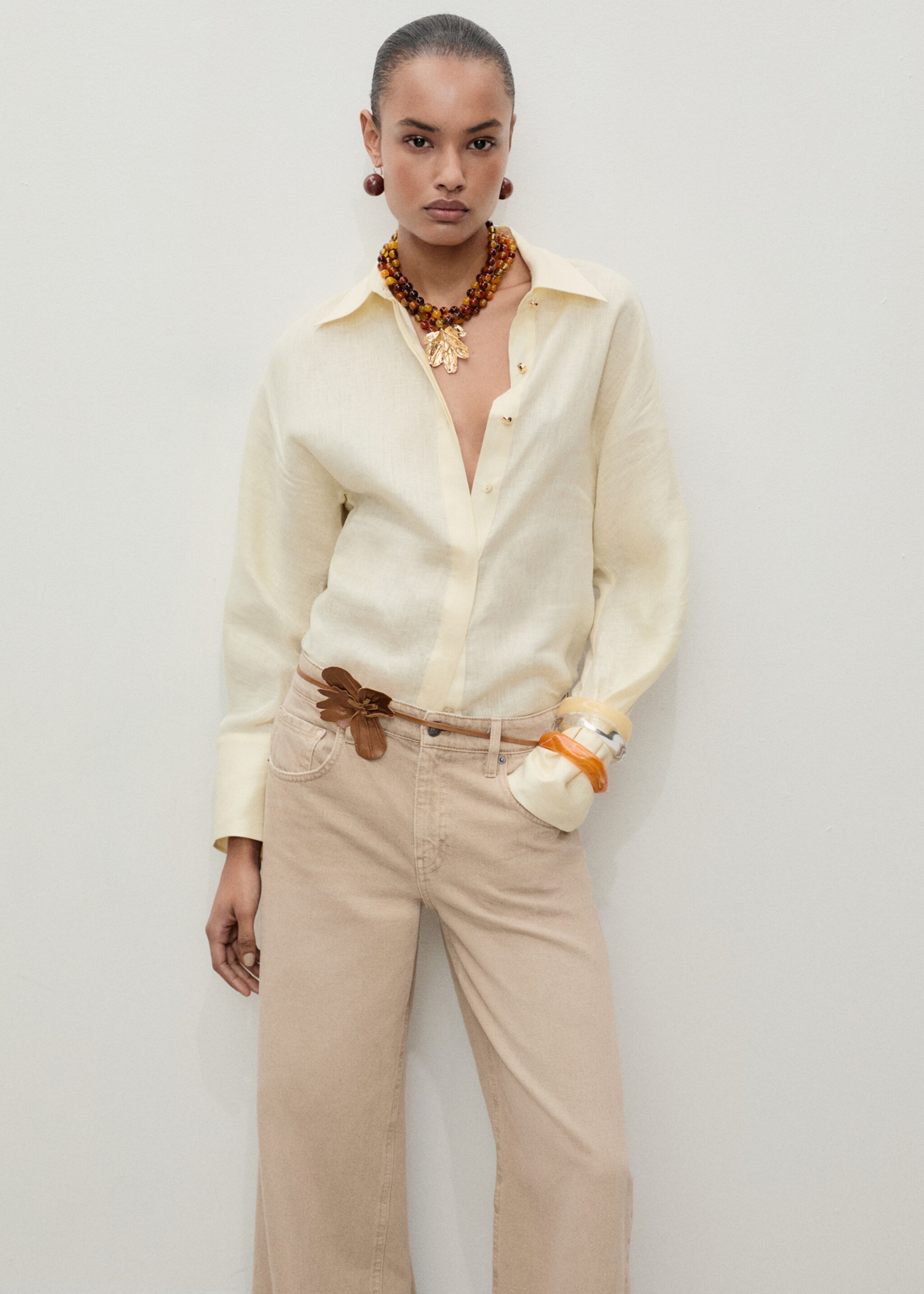 Weit geschnittene Wide-Leg-Jeans mit niedrigem Bund - Detail des Artikels 1, Sandfarben. Ref: 87033276-00.