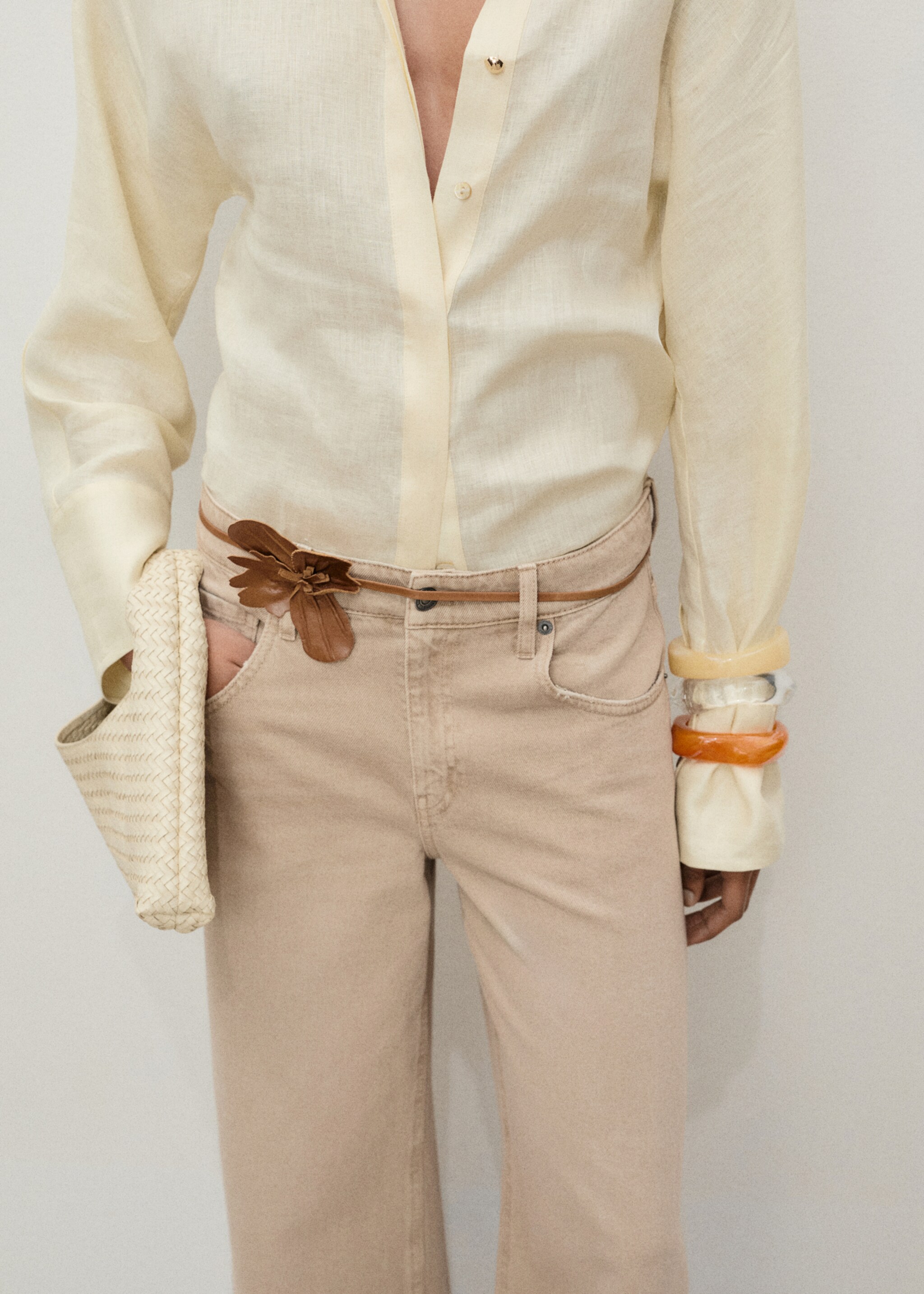 Weit geschnittene Wide-Leg-Jeans mit niedrigem Bund - Detail des Artikels 6, Sandfarben. Ref: 87033276-00.