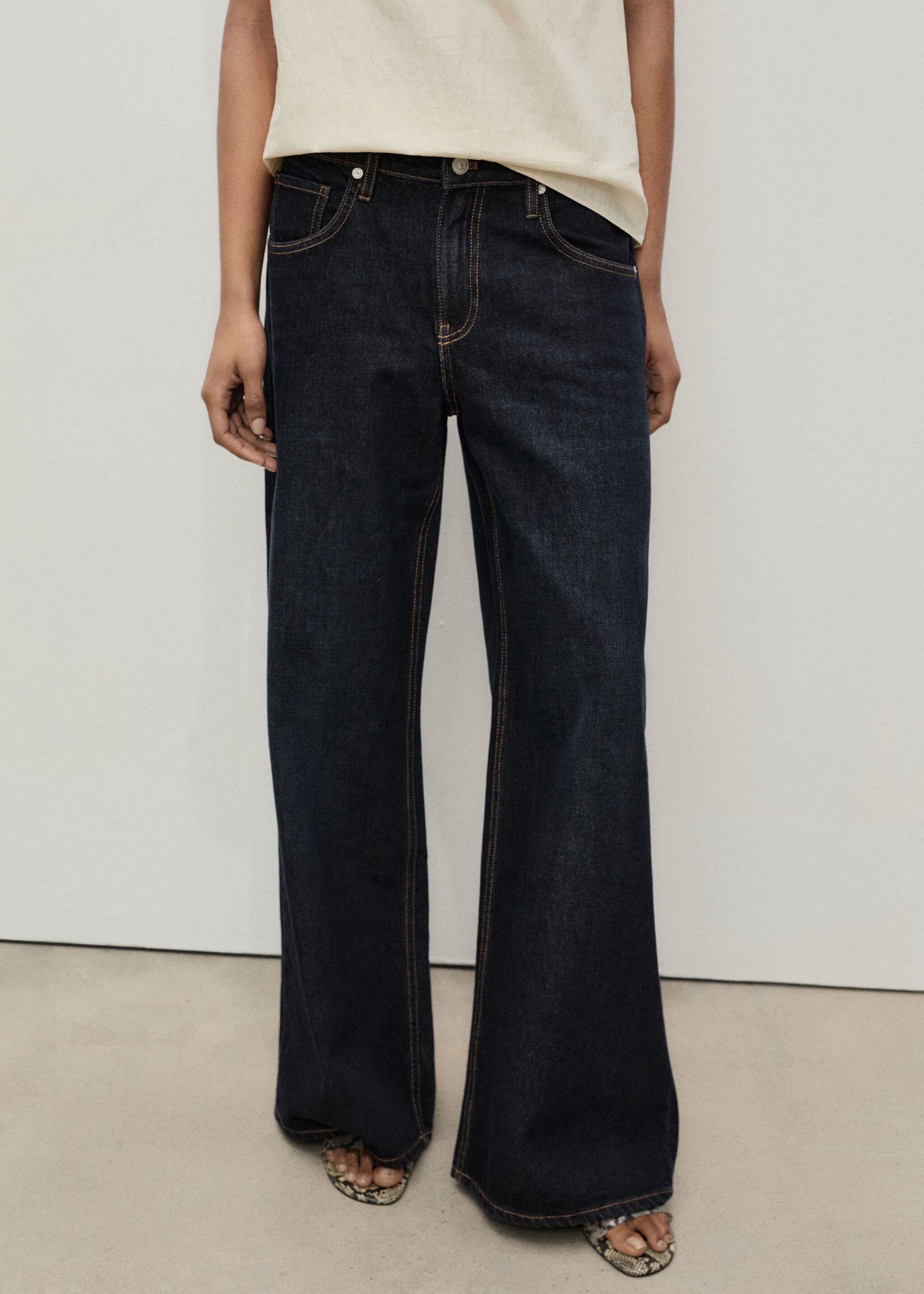 Low-rise rinse-wash wide leg jeans - Medium plane, Open Blue. Ref: 87033278-00.