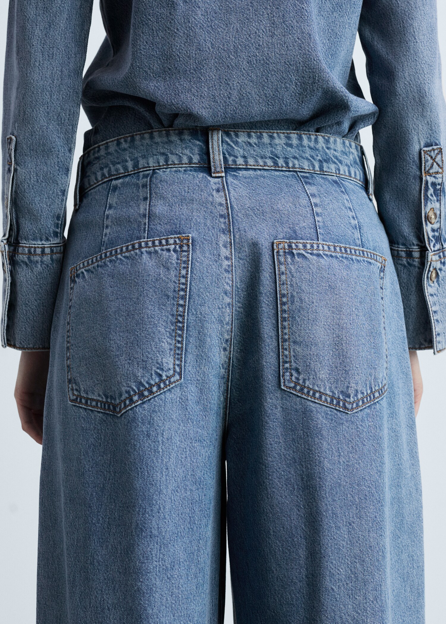 Wide-leg pleated jeans - Details of the article 1