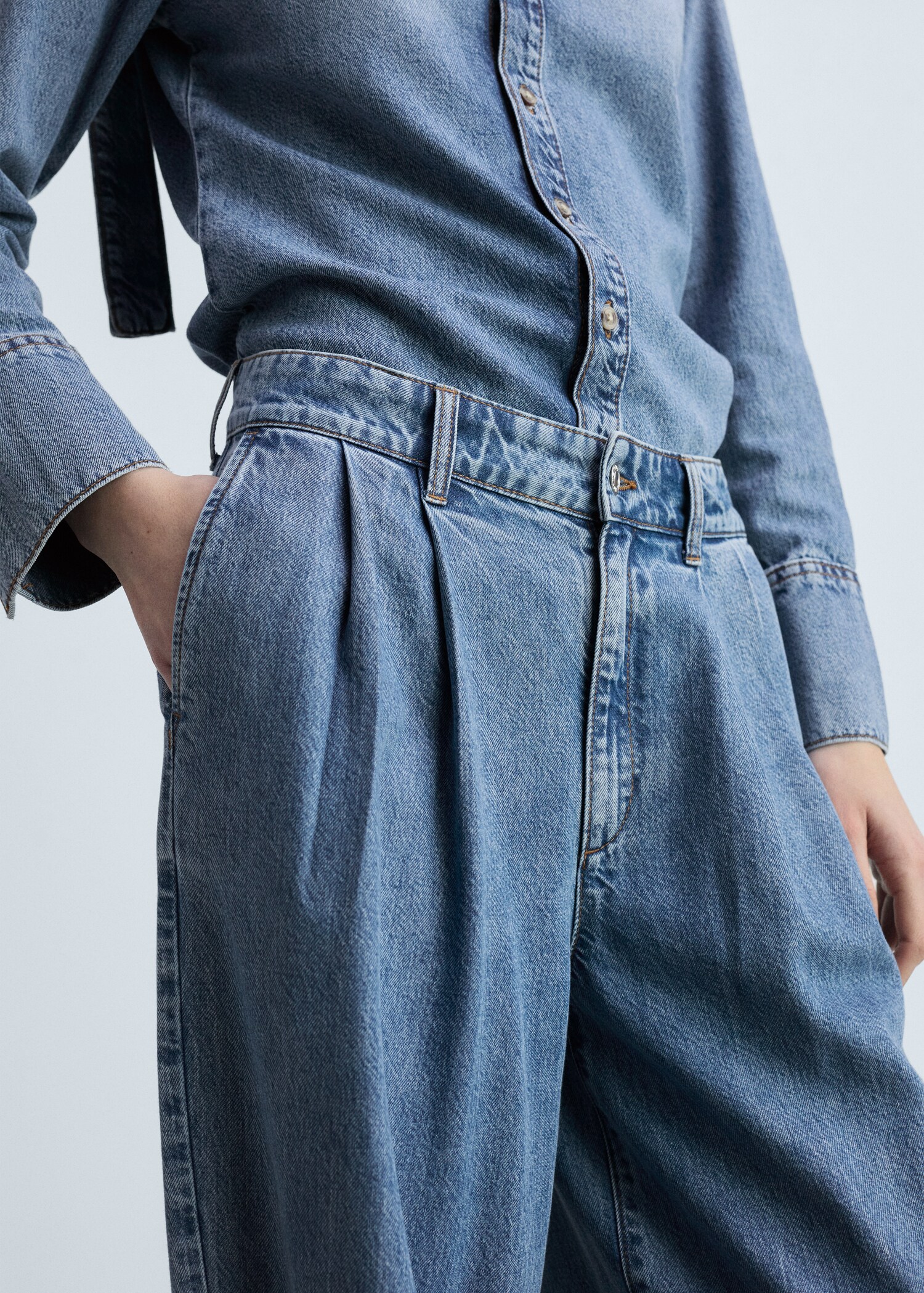 Wide-leg pleated jeans - Details of the article 2
