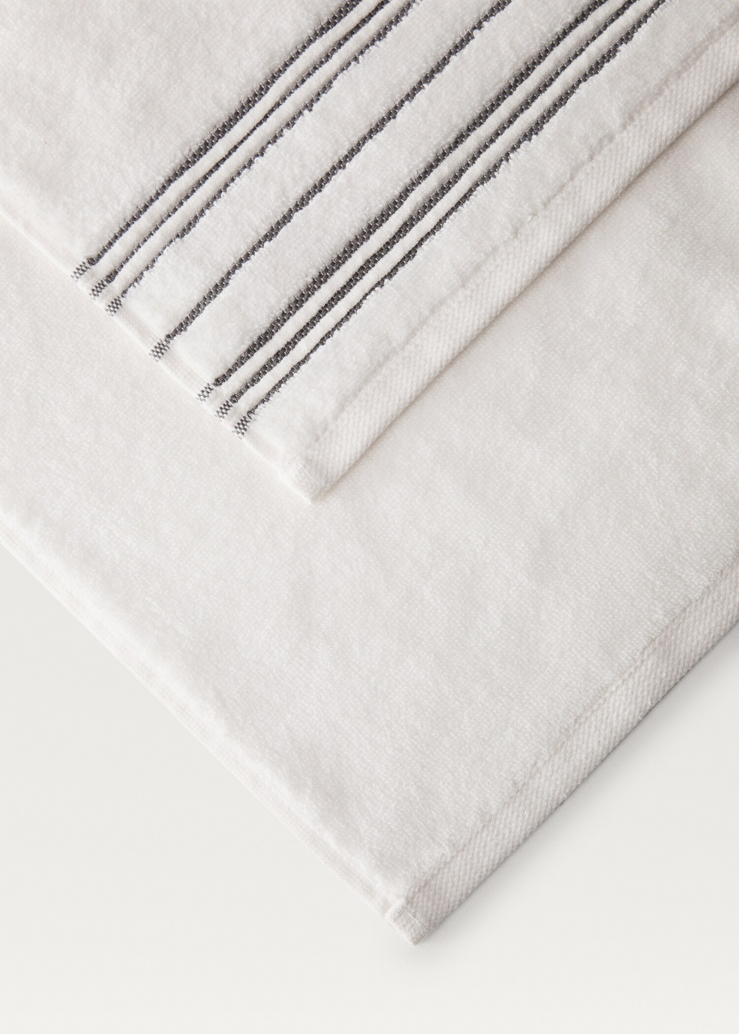 Hand towel with striped trim - Details of the article 2