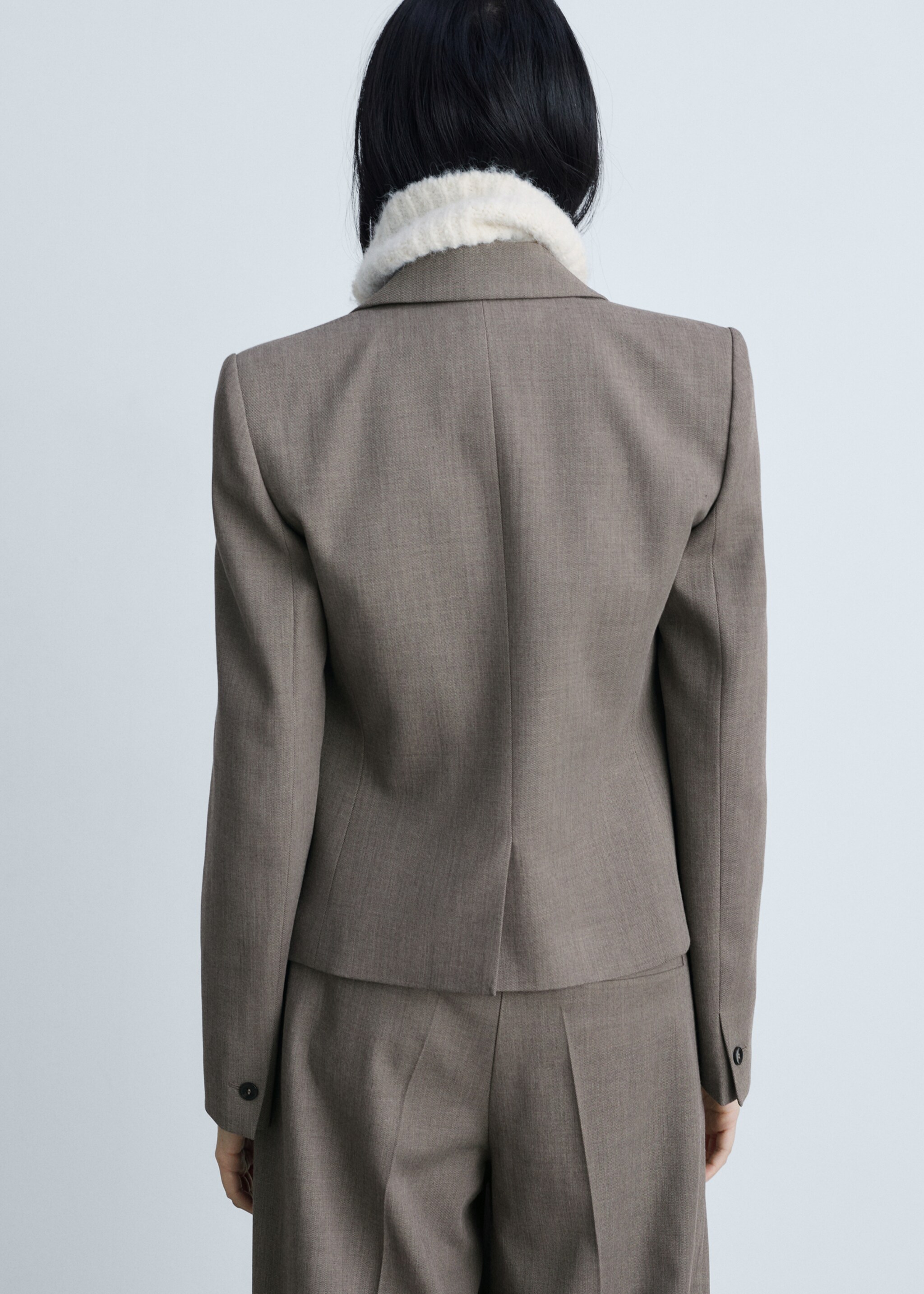 Blazer traje crop - Reverso del artículo, Marrón. Ref: 87033652-00.