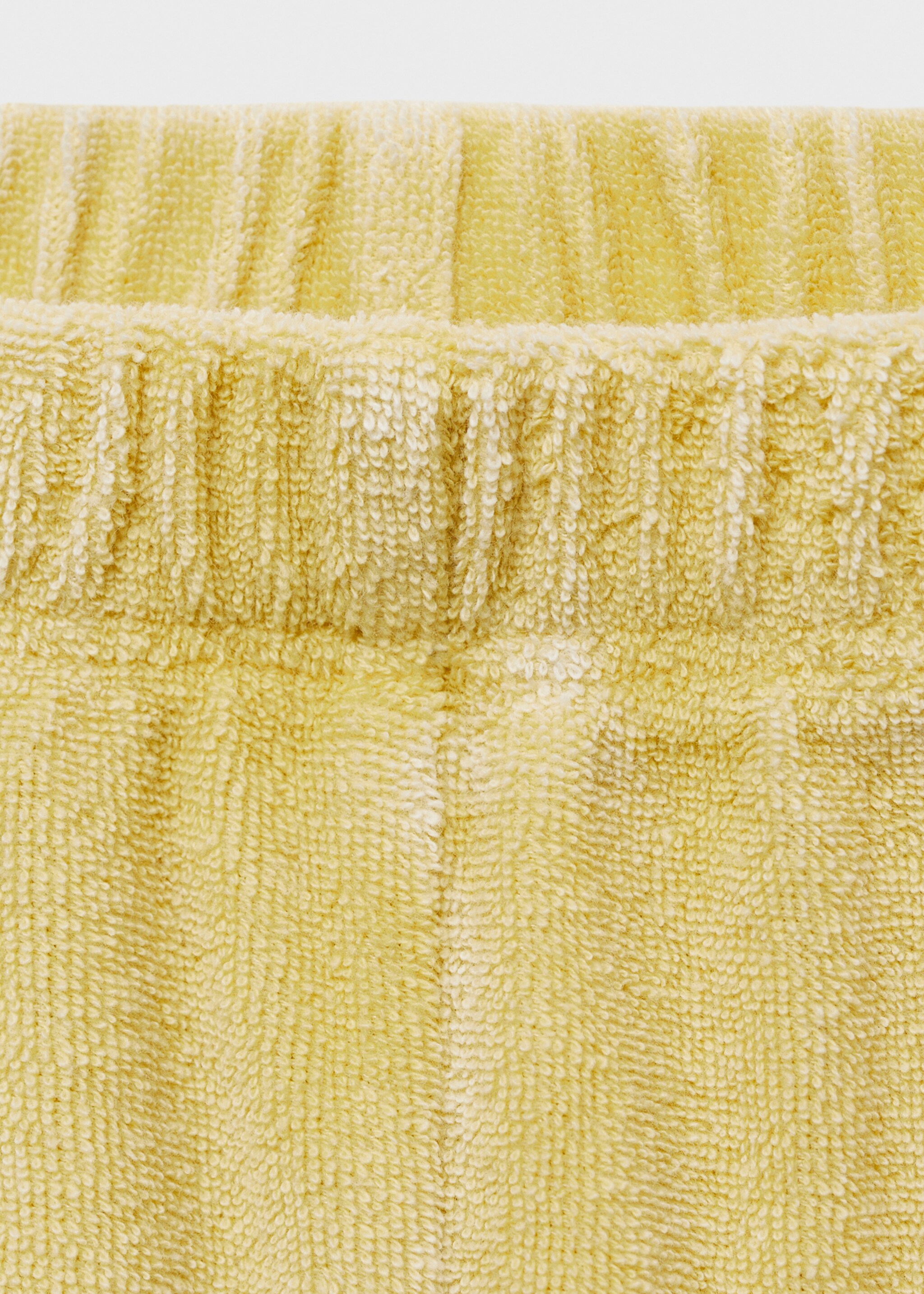 Short en coton bouclette overdyed - Détail de l'article 8, Moutarde. Ref: 87033653-00.