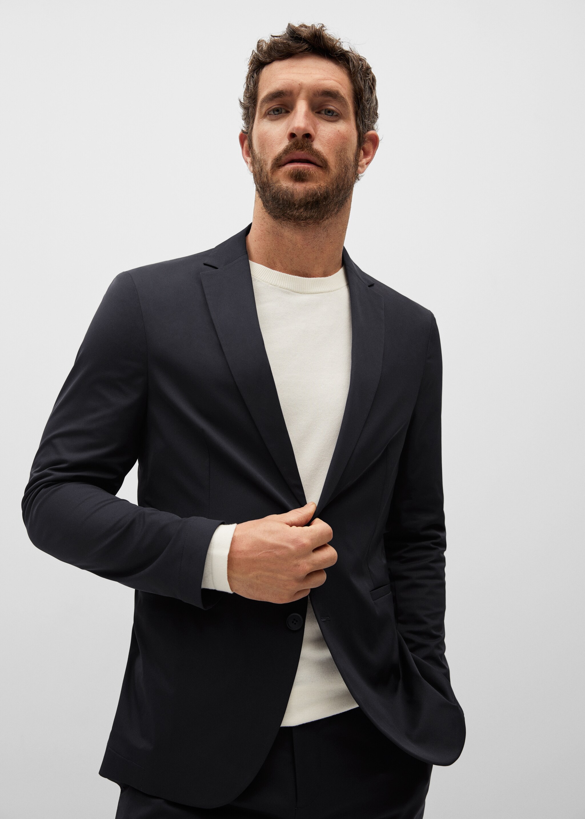 Americana traje slim fit tejido técnico - Plano medio
