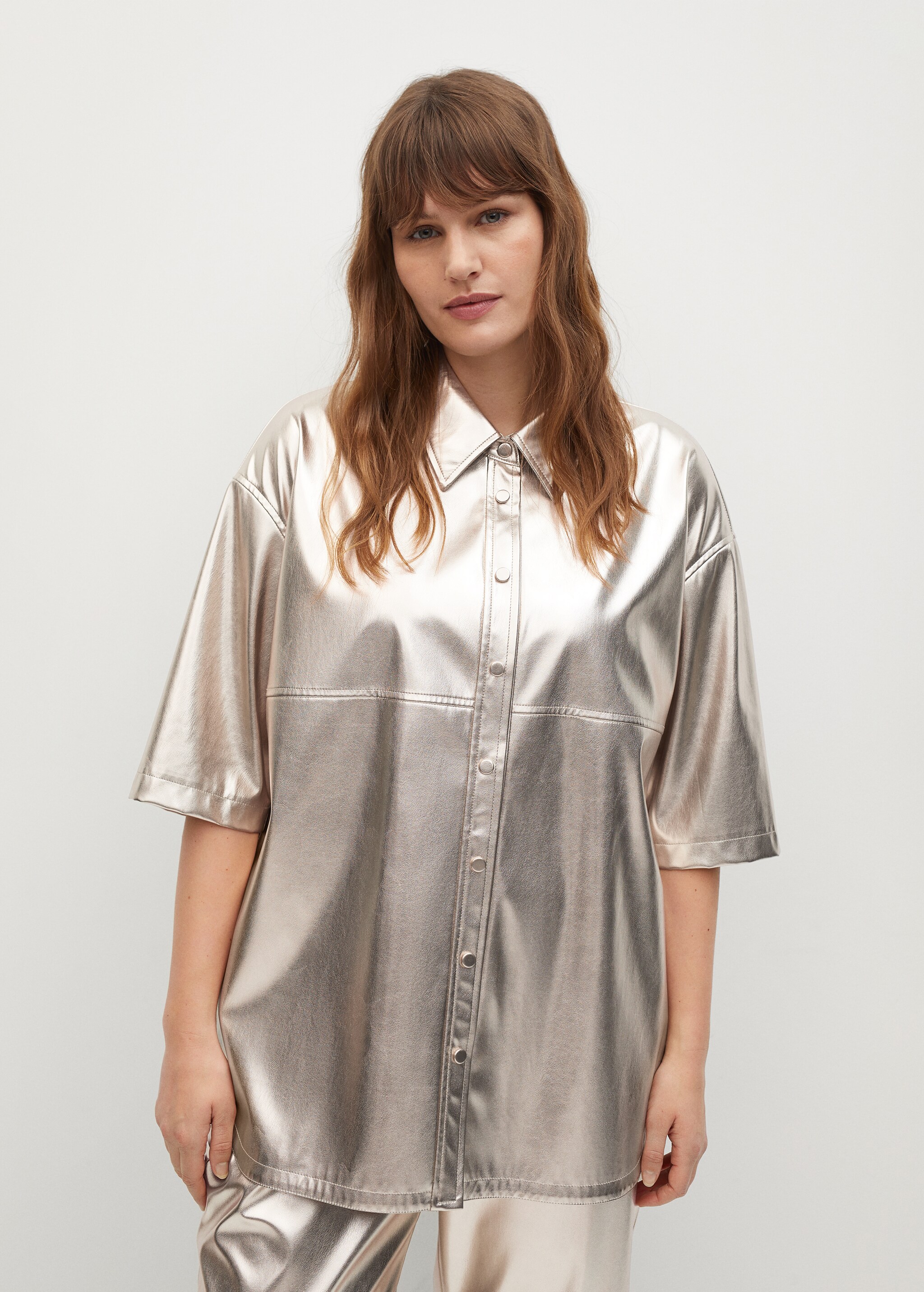 Sobrecamisa efecto metalizado - Plano medio