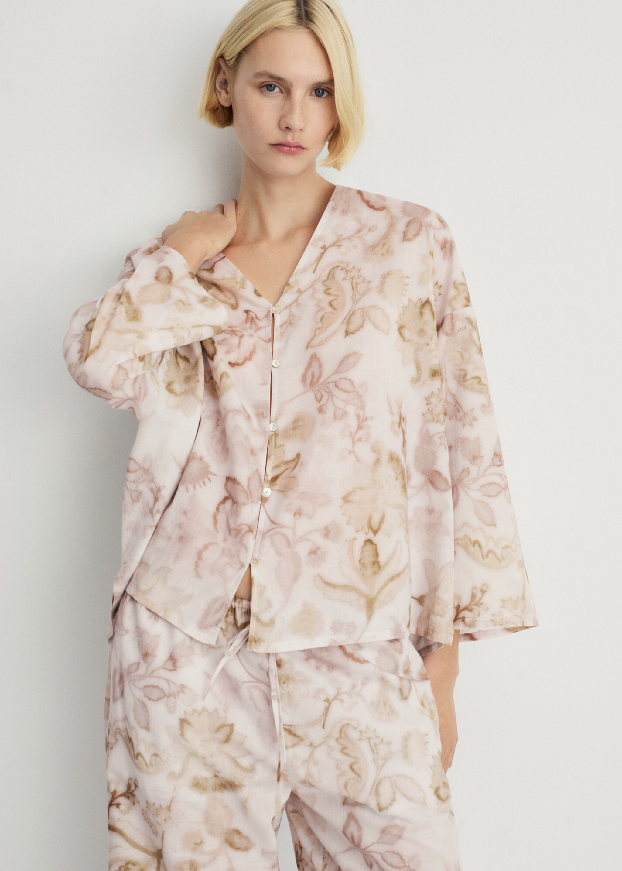 Pyjama top with floral detail - Medium plane, Light/Pastel Grey. Ref: 87034068-00.
