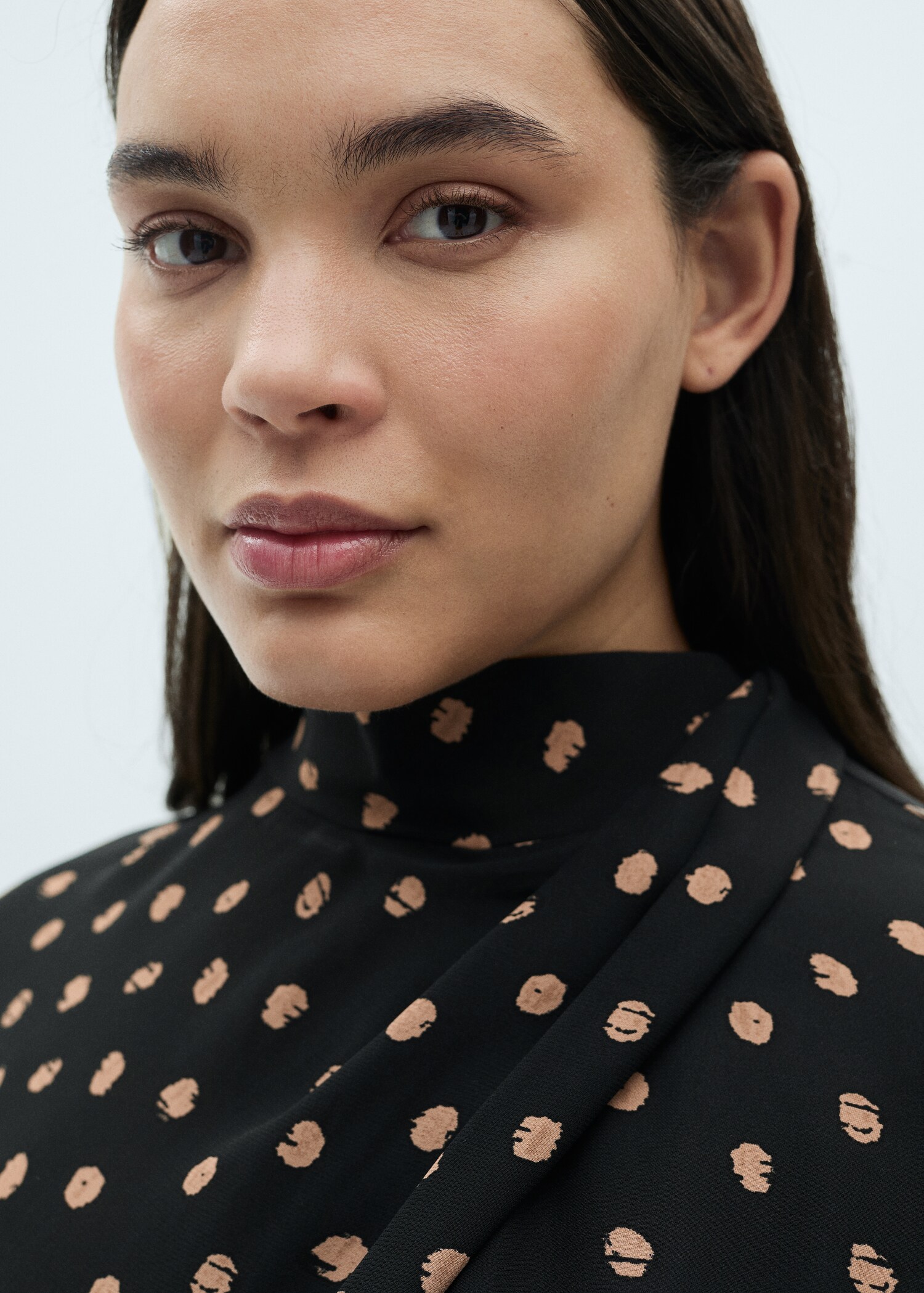Polka-dot blouse with draped collar - Details of the article 4