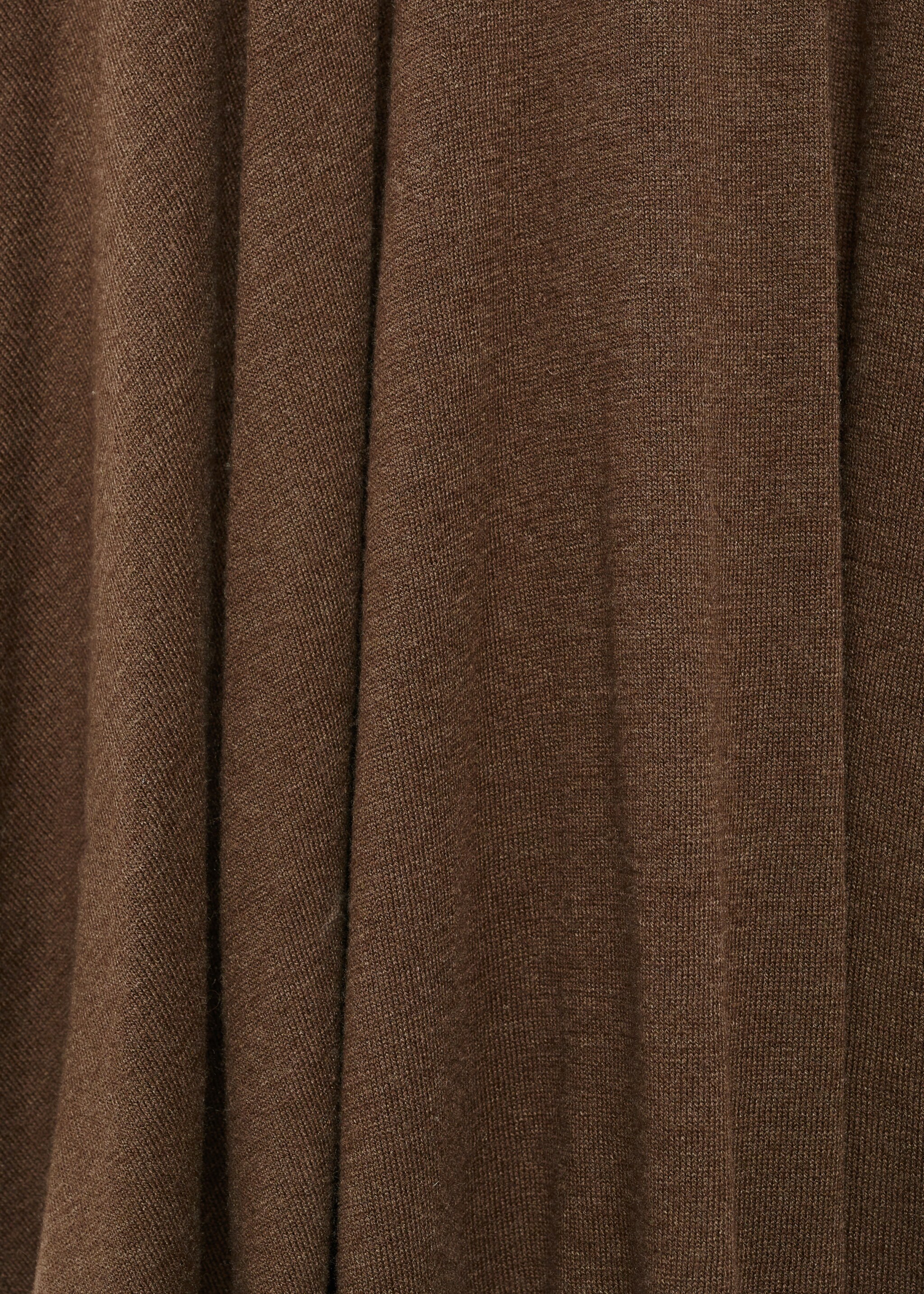 Asymmetrical low-knit dress - Details of the article 8, Caramel. Ref: 87034072-00.