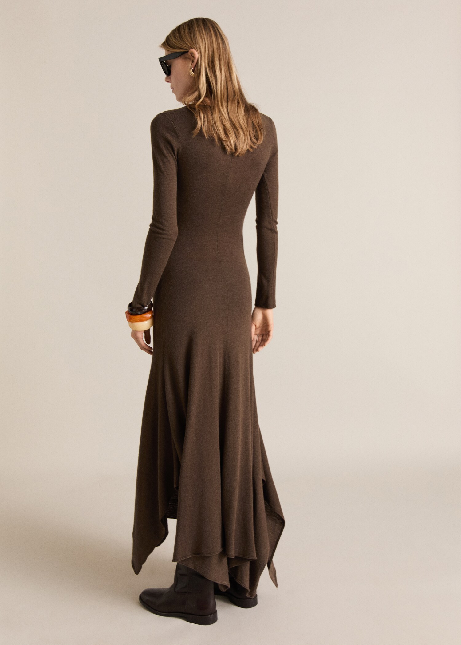 Asymmetrical low-knit dress - Reverse of the article