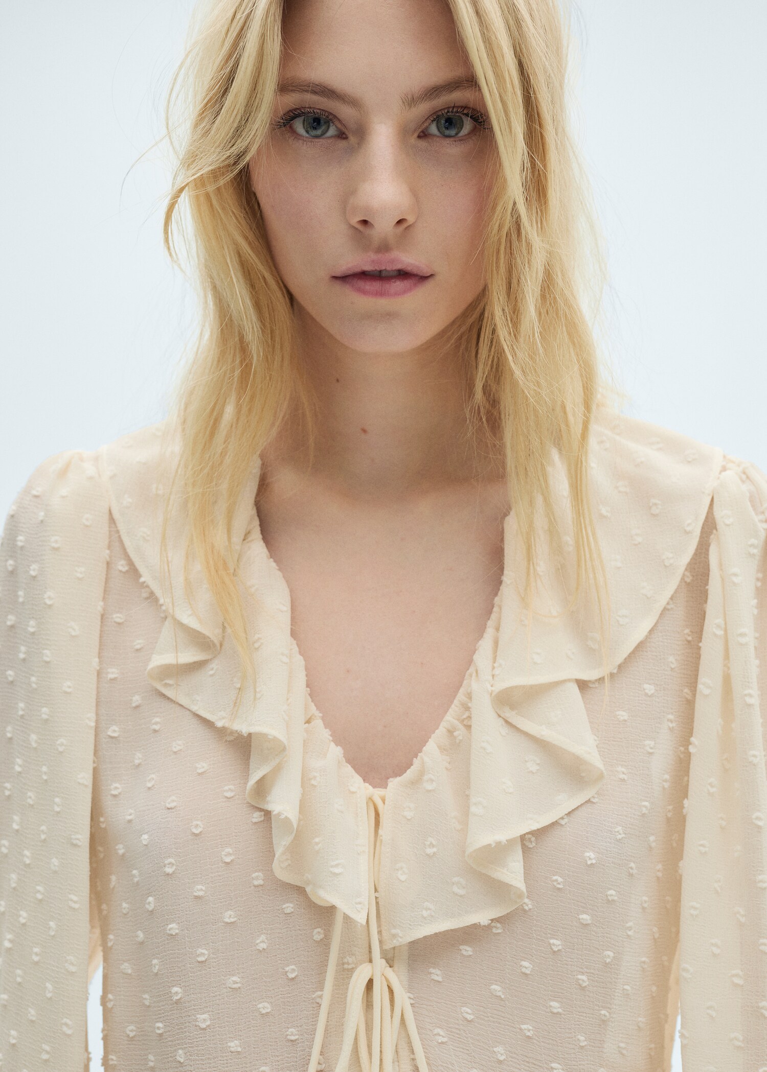 Blouse à volants avec fermeture à nouer - Détail de l'article 1