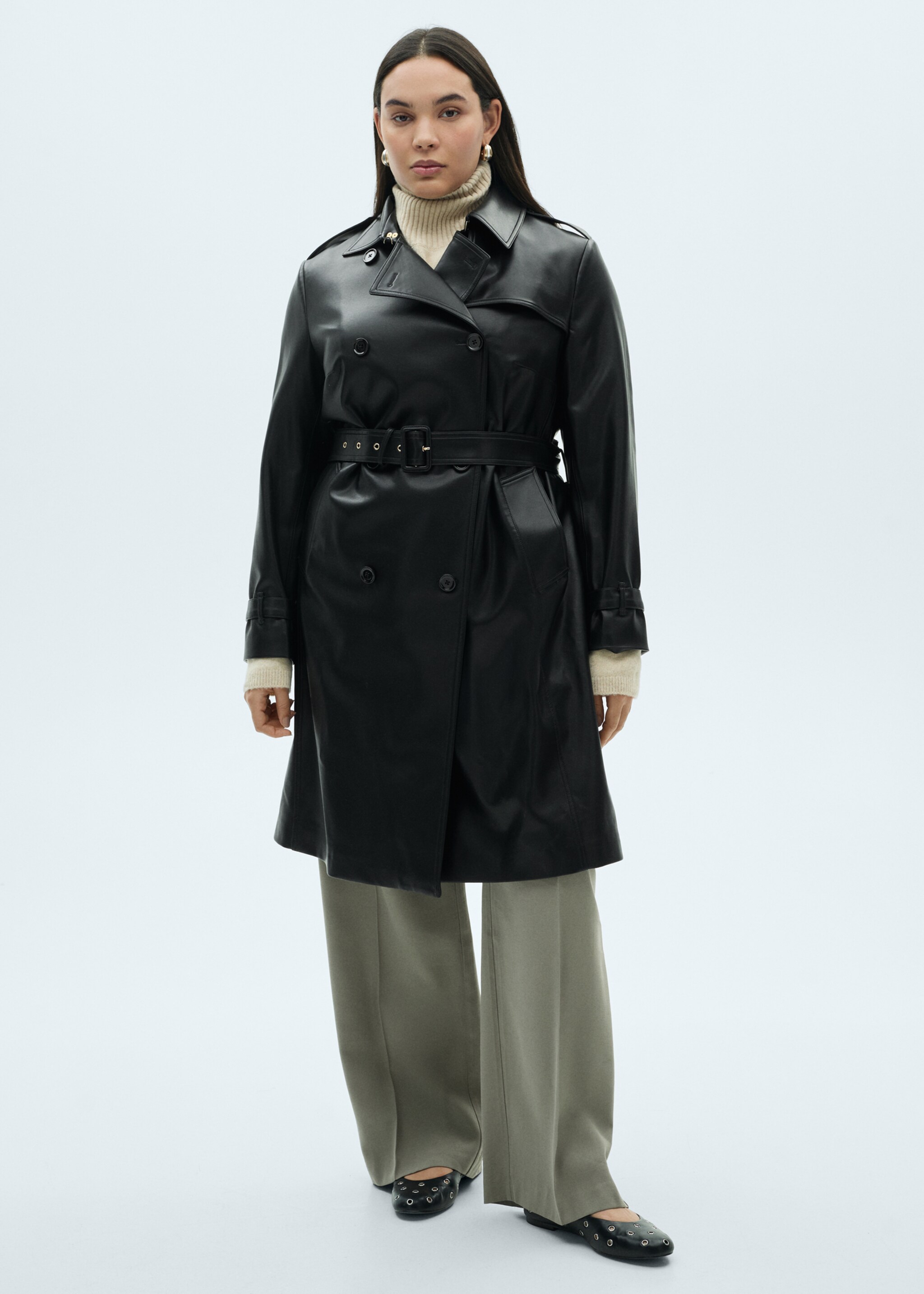 Trenchcoat mit Leder-Effekt - Detail des Artikels 3, Schwarz. Ref: 87034077-00.