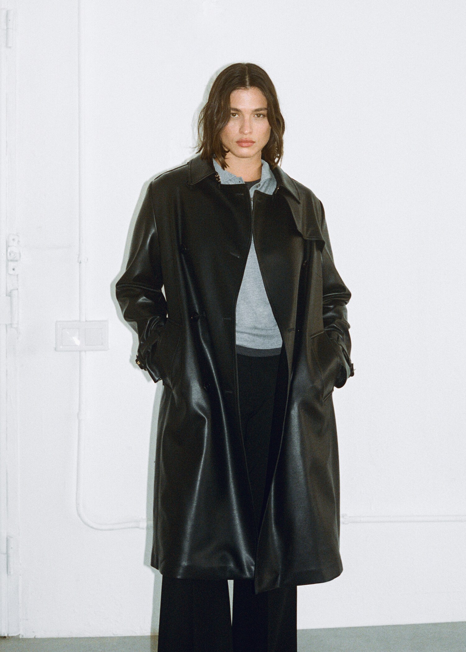 Trenchcoat mit Leder-Effekt - Detail des Artikels 9