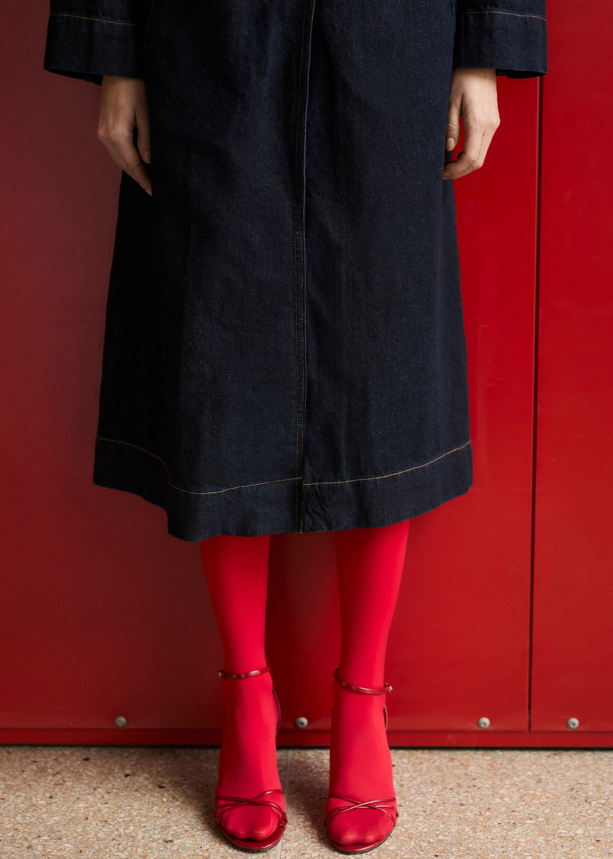 Trench largo vaquero rinse wash - Detalle del artículo 2, Azul. Ref: 87034078-00.